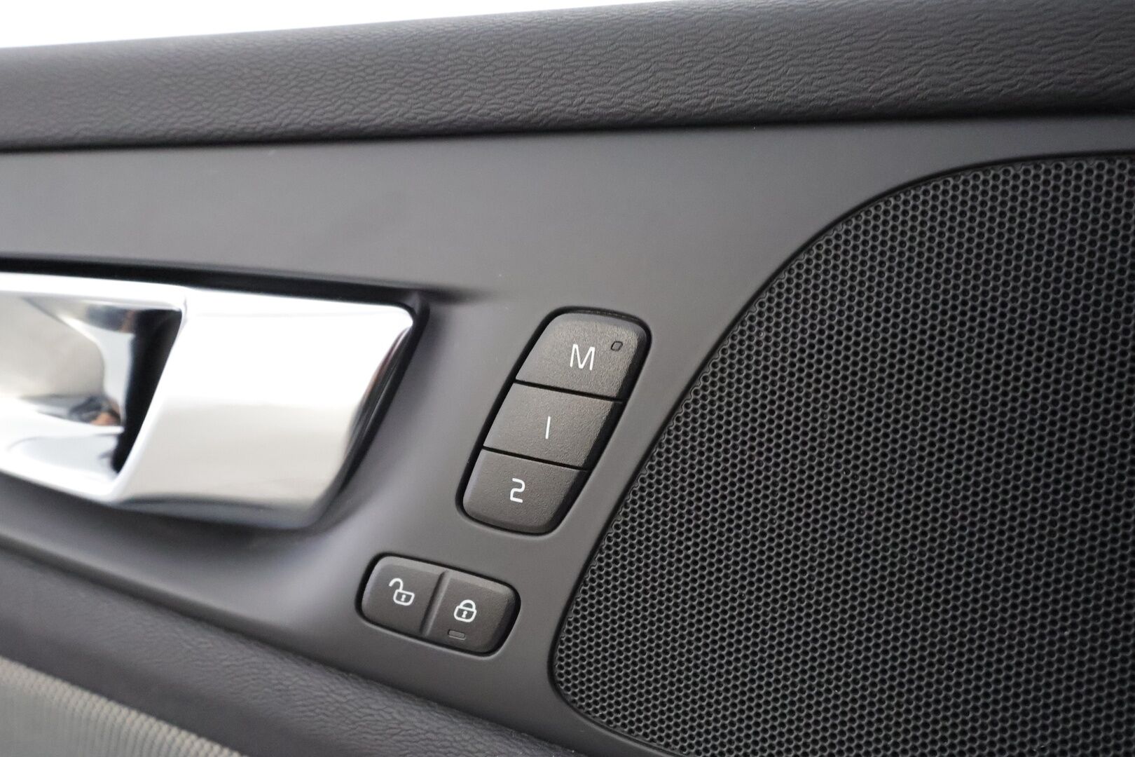 Volvo V60 2022 T6 TwE AWD Business R-Design aut * Pilot assist / Webasto / Koukku / Muistipenkki / LED / P.Kamera / High performance audio * - Suomi-auto / Merkkihuollettu / Kahdet Renkaat / Koti & Kauppalaturi - HULLUT AVAJAISHULINAT KORKOTARJOUS 3,29 %