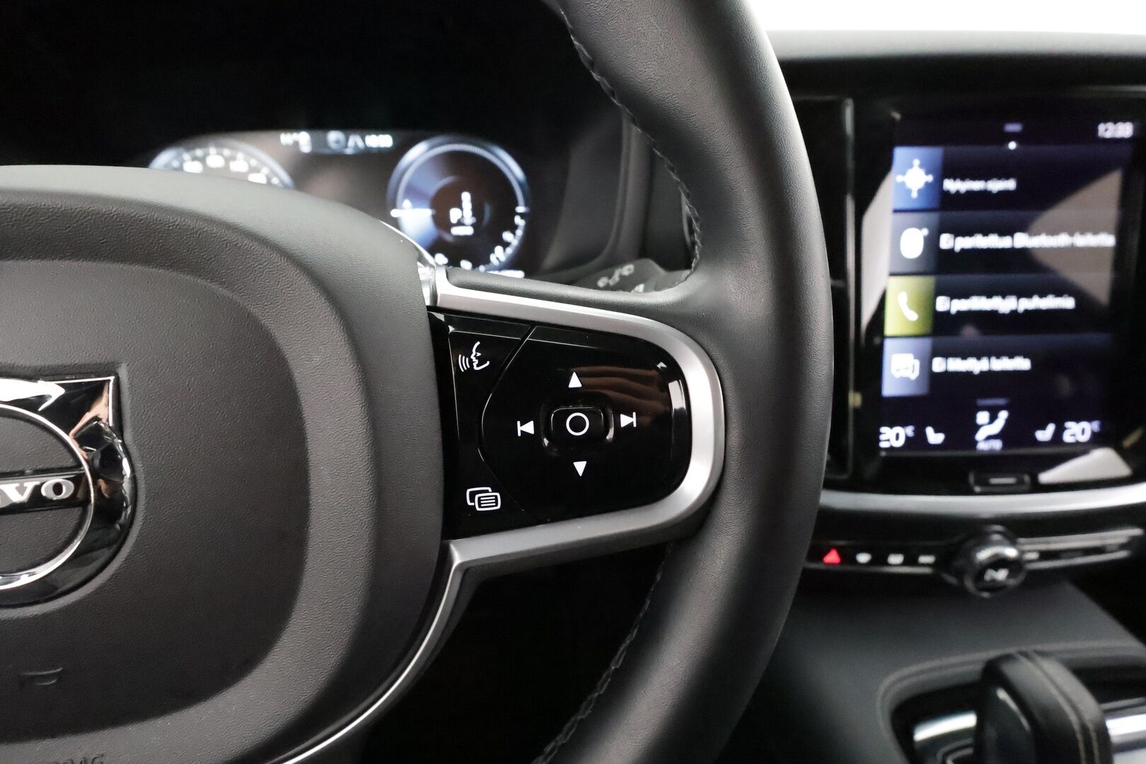 Volvo V60 2022 T6 TwE AWD Business R-Design aut * Pilot assist / Webasto / Koukku / Muistipenkki / LED / P.Kamera / High performance audio * - Suomi-auto / Merkkihuollettu / Kahdet Renkaat / Koti & Kauppalaturi - HULLUT AVAJAISHULINAT KORKOTARJOUS 3,29 %