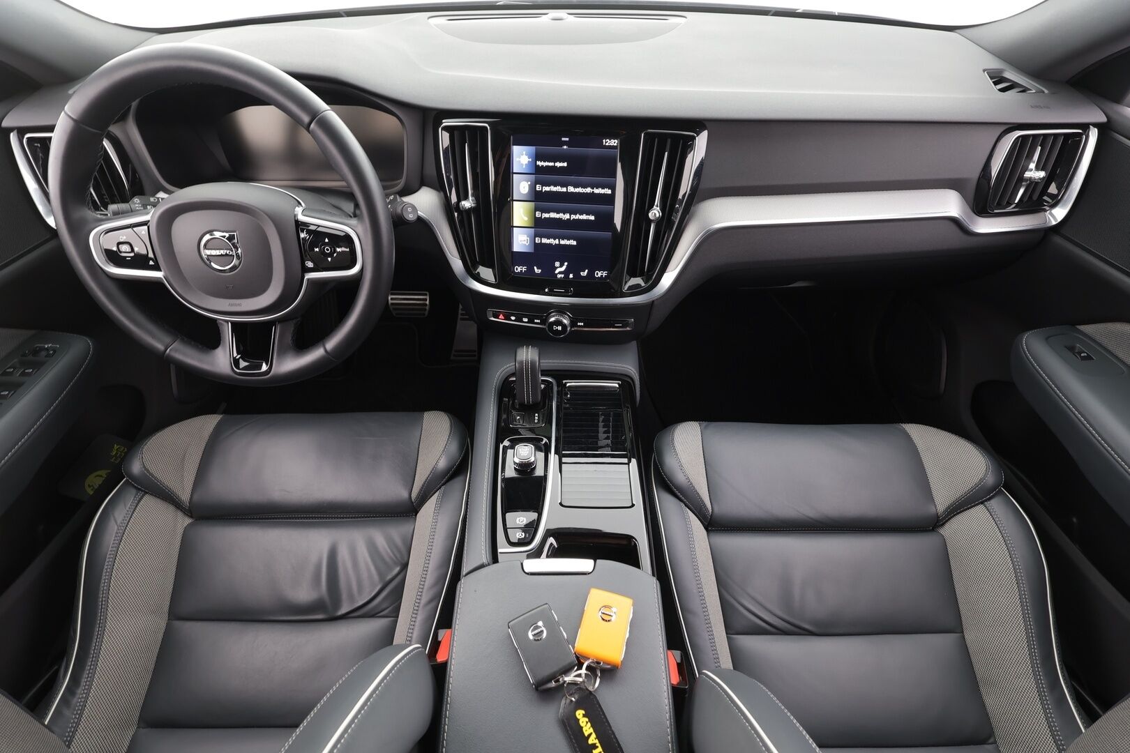 Volvo V60 2022 T6 TwE AWD Business R-Design aut * Pilot assist / Webasto / Koukku / Muistipenkki / LED / P.Kamera / High performance audio * - Suomi-auto / Merkkihuollettu / Kahdet Renkaat / Koti & Kauppalaturi - HULLUT AVAJAISHULINAT KORKOTARJOUS 3,29 %