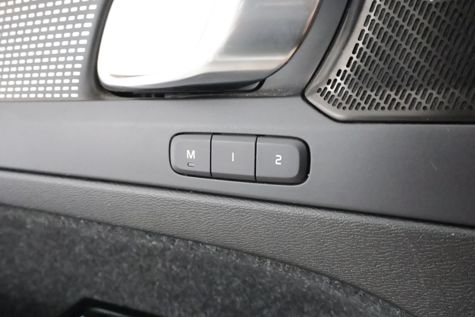 Volvo XC40 2022 Recharge Twin Business Pro aut - | ACC | ILP | Koukku | Harman/Kardon | Sähkönahat | Panorama | 360° | Muistipenkki | BLIS | Pilot Assist | 2x renkaat aluin | Merkkihuollettu | 