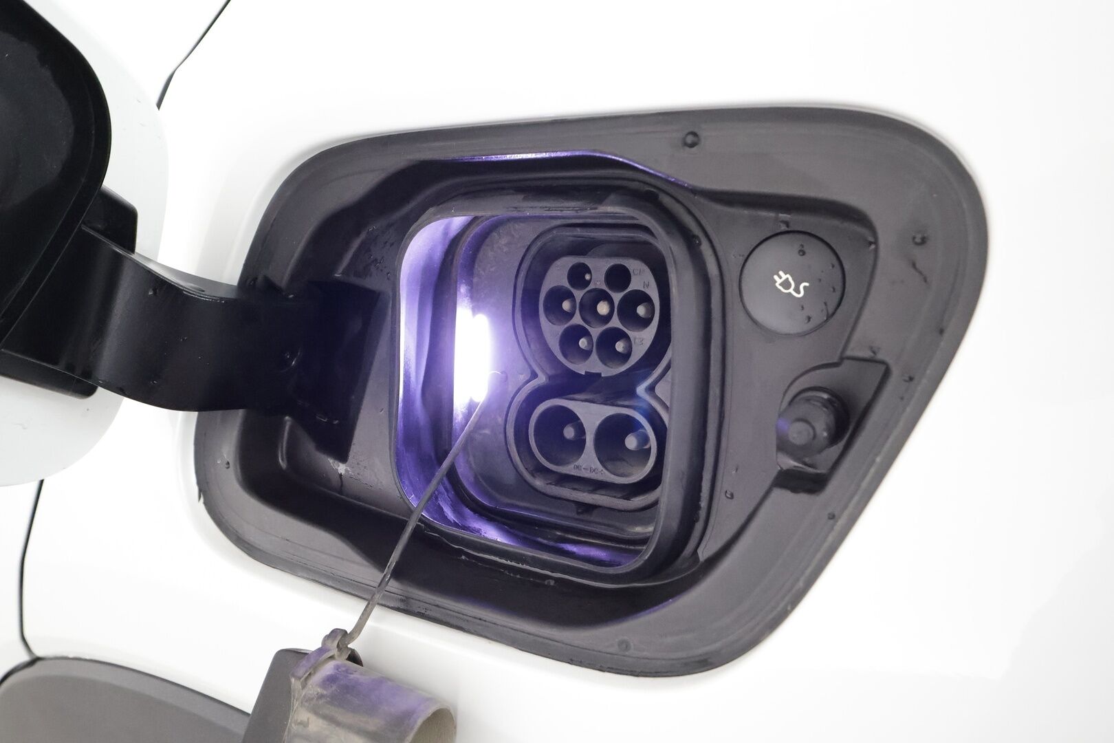Volvo XC40 2022 Recharge Twin Business Pro aut - | ACC | ILP | Koukku | Harman/Kardon | Sähkönahat | Panorama | 360° | Muistipenkki | BLIS | Pilot Assist | 2x renkaat aluin | Merkkihuollettu | 