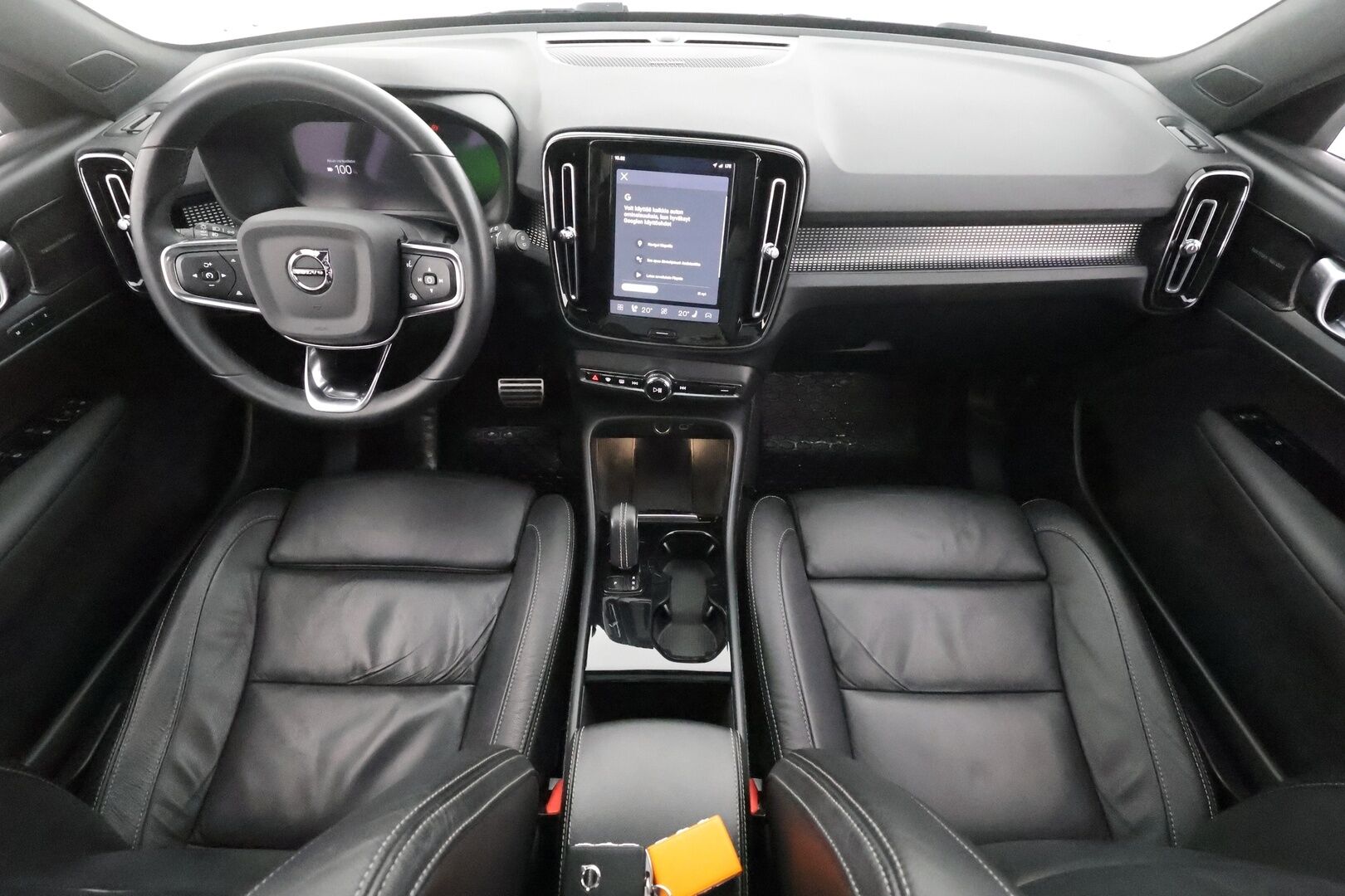 Volvo XC40 2022 Recharge Twin Business Pro aut - | ACC | ILP | Koukku | Harman/Kardon | Sähkönahat | Panorama | 360° | Muistipenkki | BLIS | Pilot Assist | 2x renkaat aluin | Merkkihuollettu | 