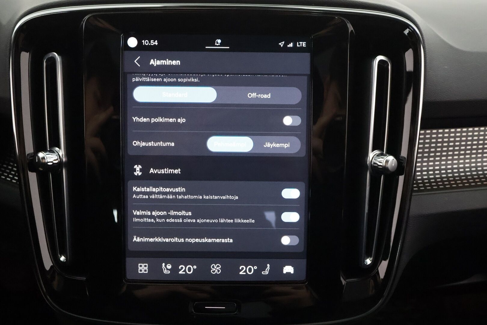 Volvo XC40 2022 Recharge Twin Business Pro aut - | ACC | ILP | Koukku | Harman/Kardon | Sähkönahat | Panorama | 360° | Muistipenkki | BLIS | Pilot Assist | 2x renkaat aluin | Merkkihuollettu | 