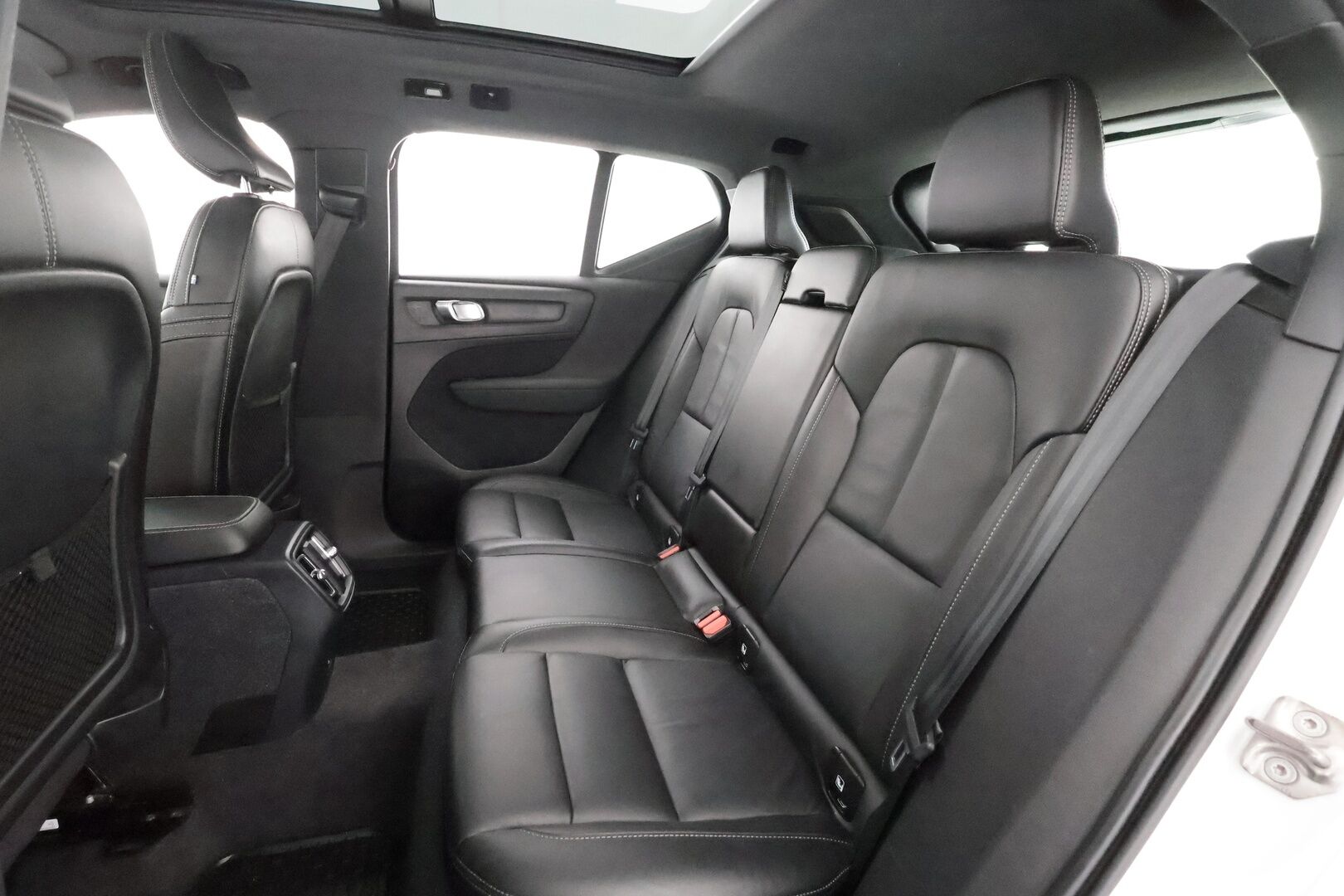 Volvo XC40 2022 Recharge Twin Business Pro aut - | ACC | ILP | Koukku | Harman/Kardon | Sähkönahat | Panorama | 360° | Muistipenkki | BLIS | Pilot Assist | 2x renkaat aluin | Merkkihuollettu | 