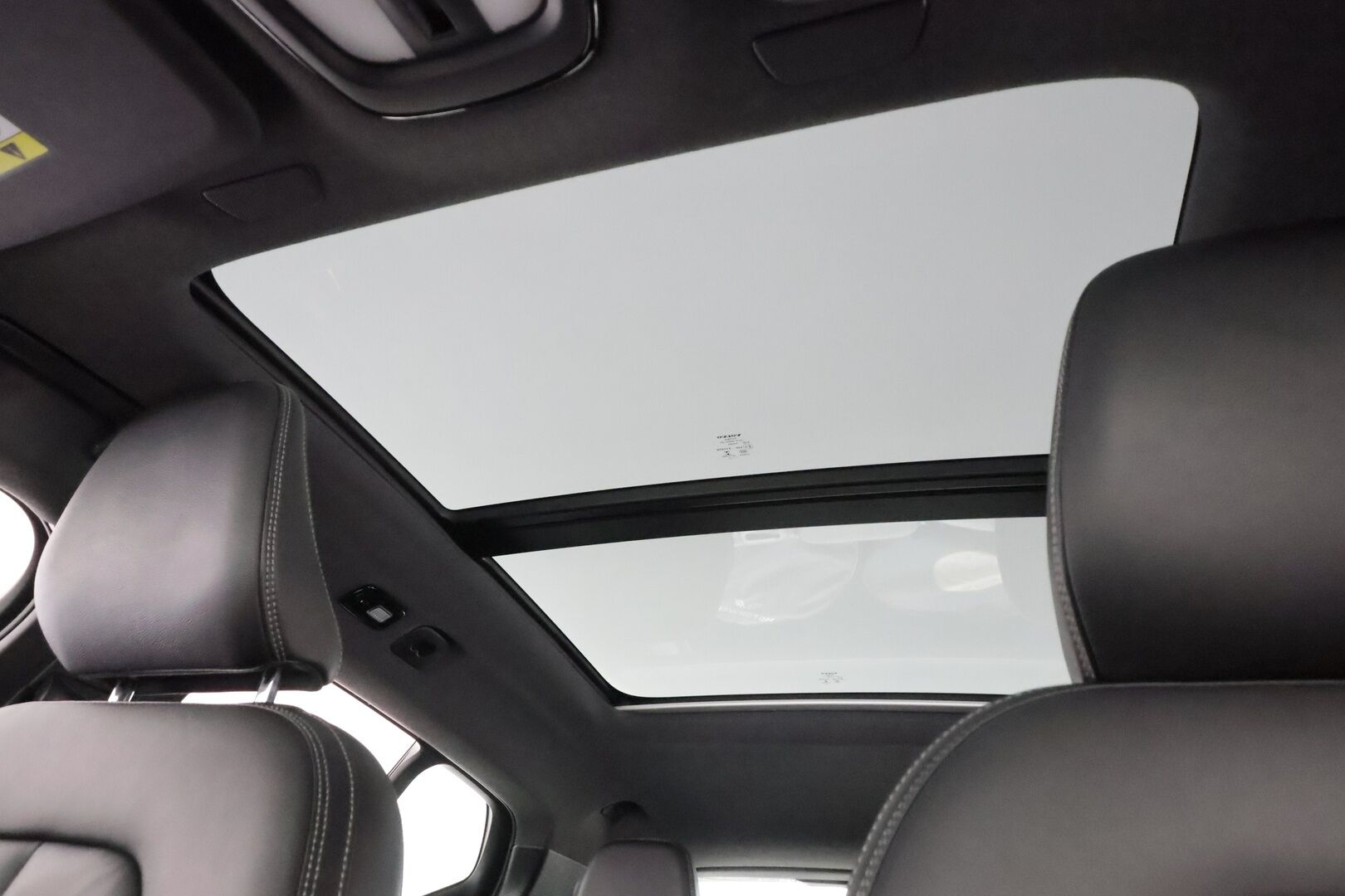 Volvo XC40 2022 Recharge Twin Business Pro aut - | ACC | ILP | Koukku | Harman/Kardon | Sähkönahat | Panorama | 360° | Muistipenkki | BLIS | Pilot Assist | 2x renkaat aluin | Merkkihuollettu | 