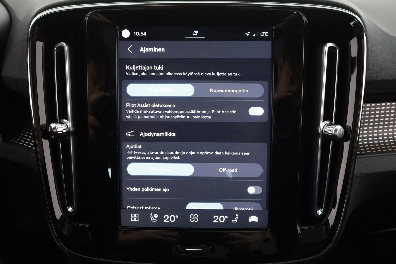 Volvo XC40 2022 Recharge Twin Business Pro aut - | ACC | ILP | Koukku | Harman/Kardon | Sähkönahat | Panorama | 360° | Muistipenkki | BLIS | Pilot Assist | 2x renkaat aluin | Merkkihuollettu | 