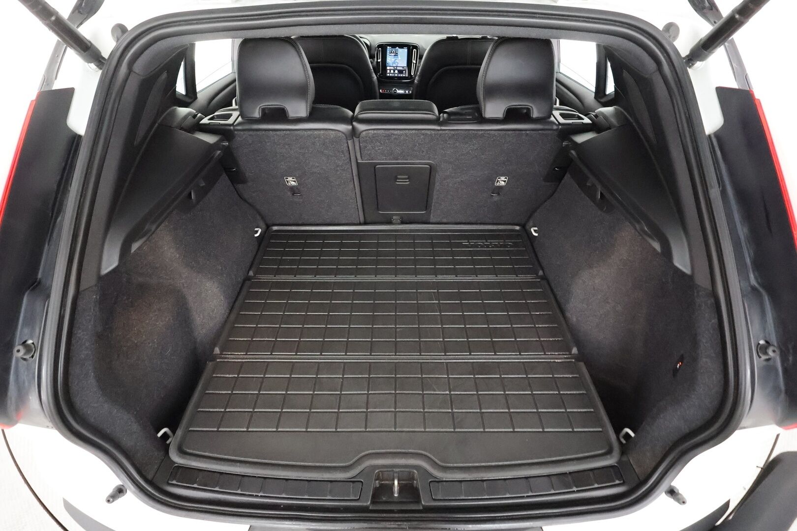 Volvo XC40 2022 Recharge Twin Business Pro aut - | ACC | ILP | Koukku | Harman/Kardon | Sähkönahat | Panorama | 360° | Muistipenkki | BLIS | Pilot Assist | 2x renkaat aluin | Merkkihuollettu | 