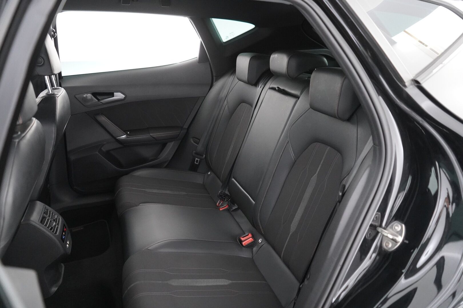 Cupra Formentor 2021 1.4 PHEV 150 kW e-HYBRID DSG - ACC | Puolinahkasisusta | Sporttipenkit | Keyless | Kaistavahti | Suomi-auto | Akku kuntotarkastettu | Viimeisin huolto 100tkm | Kahdet OEM vanteet