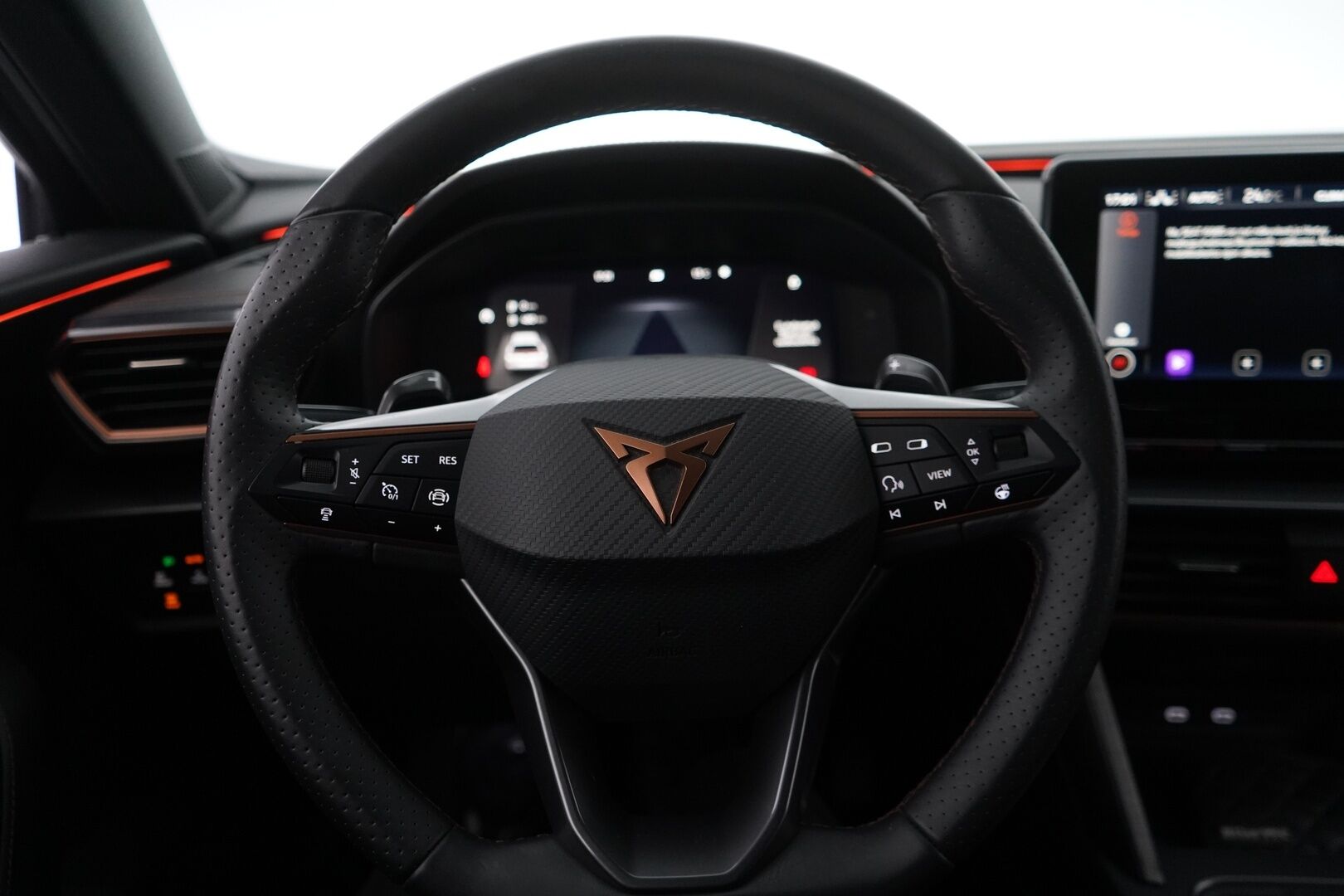 Cupra Formentor 2021 1.4 PHEV 150 kW e-HYBRID DSG * ACC / Puolinahkasisusta / Sporttipenkit / Keyless / Kaistavahti * - Suomi-auto / Kahdet renkaat vanteineen / Akku kuntotarkastettu - HULLUT AVAJAISHULINAT KORKOTARJOUS 3,29 %