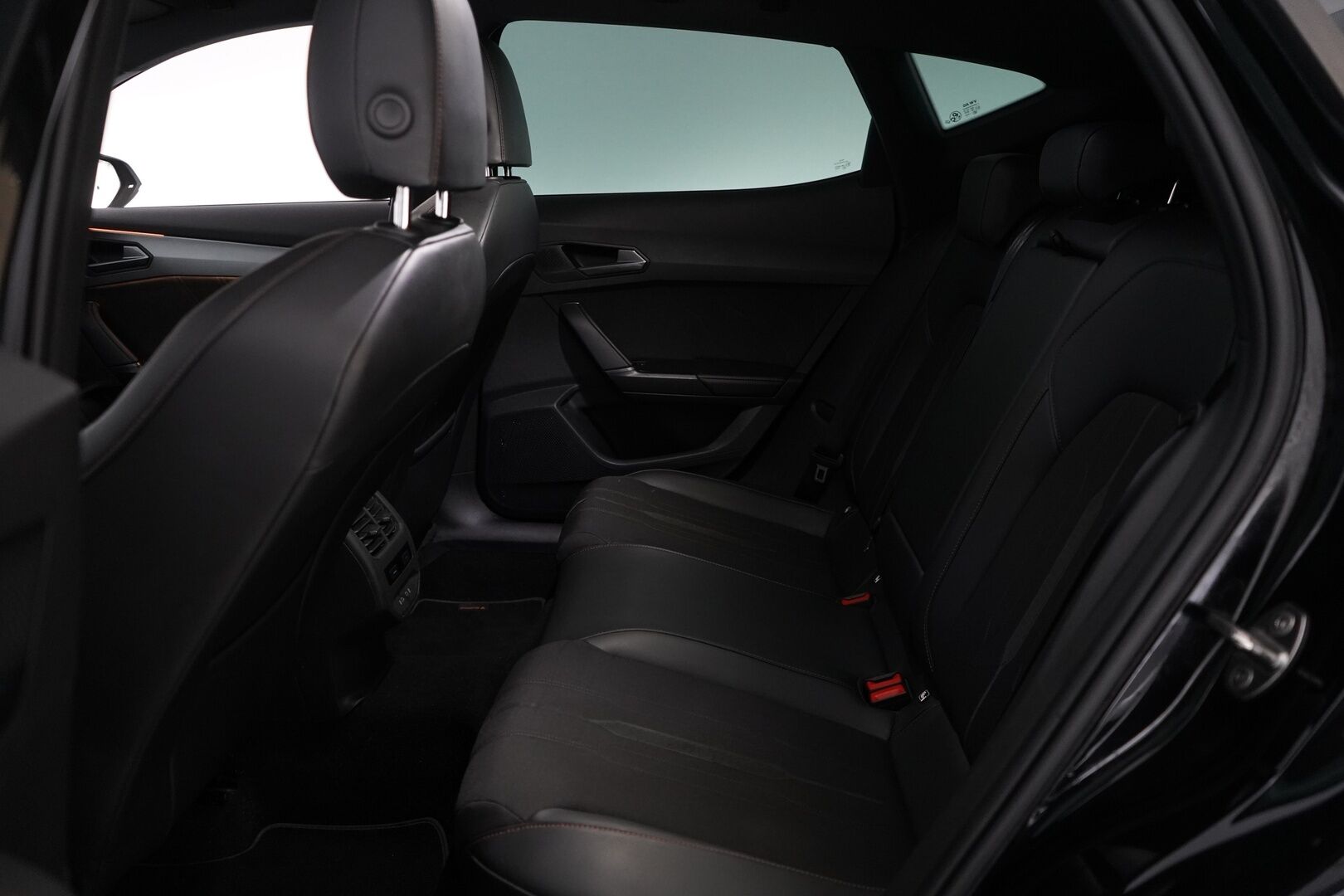 Cupra Formentor 2021 1.4 PHEV 150 kW e-HYBRID DSG * ACC / Puolinahkasisusta / Sporttipenkit / Keyless / Kaistavahti * - Suomi-auto / Kahdet renkaat vanteineen / Akku kuntotarkastettu - HULLUT AVAJAISHULINAT KORKOTARJOUS 3,29 %