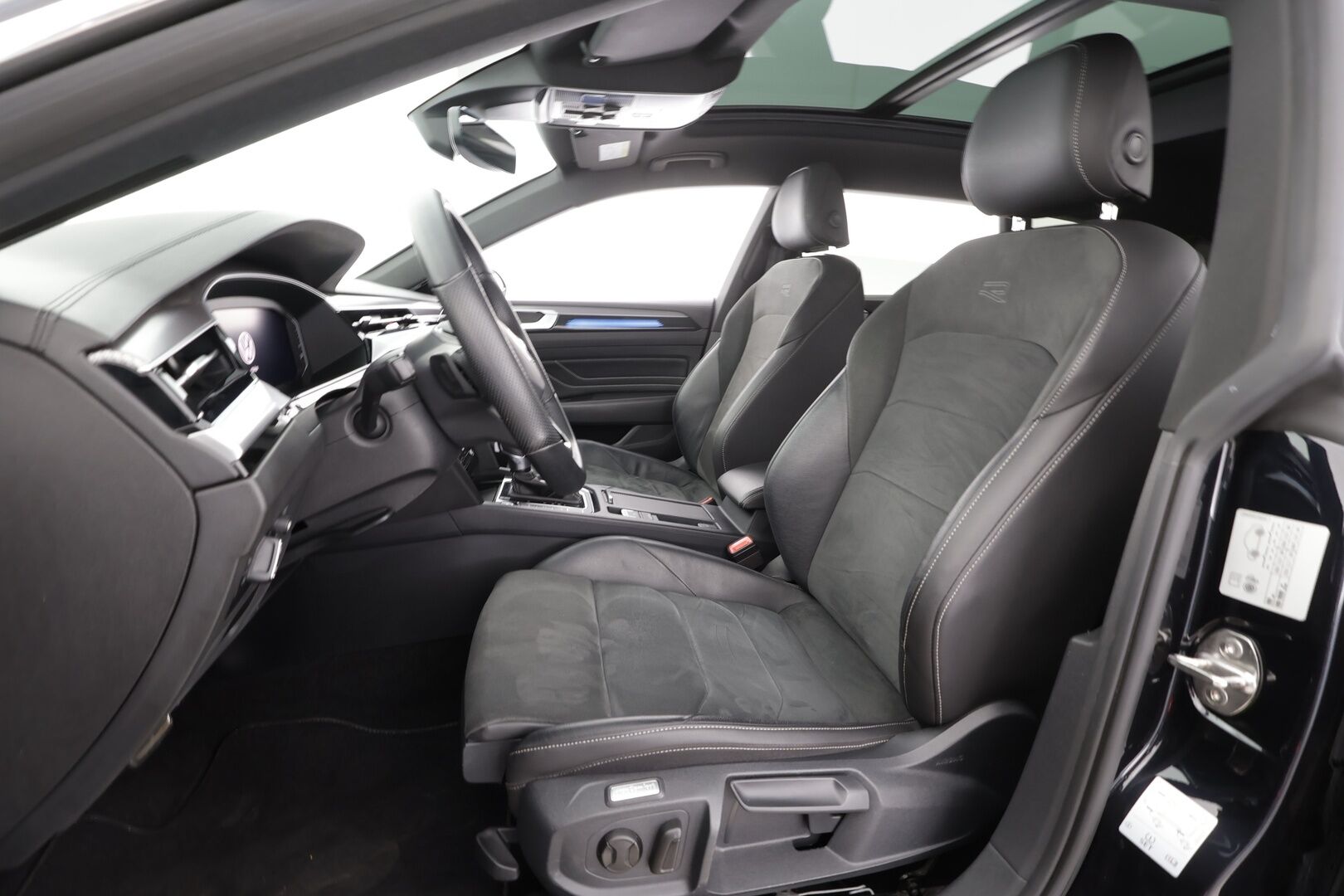 Volkswagen Arteon 2021 Shooting Brake R-Line eHybrid 160 kW DSG * Panorama / Webasto / Koukku / ACC / Adapt.LED / P.Kamera / Navi * - 1-om Suomi-auto / 2x Latauskaapelit / Kahdet renkaat - Osta nyt, maksa vasta ensi vuonna