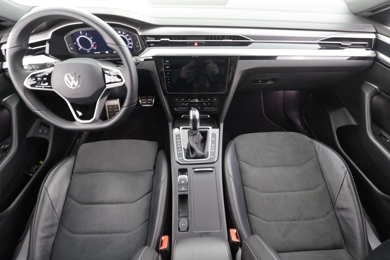 Volkswagen Arteon 2021 Shooting Brake R-Line eHybrid 160 kW DSG * Panorama / Webasto / Koukku / ACC / Adapt.LED / P.Kamera / Navi * - 1-om Suomi-auto / 2x Latauskaapelit / Kahdet renkaat - Osta nyt, maksa vasta ensi vuonna