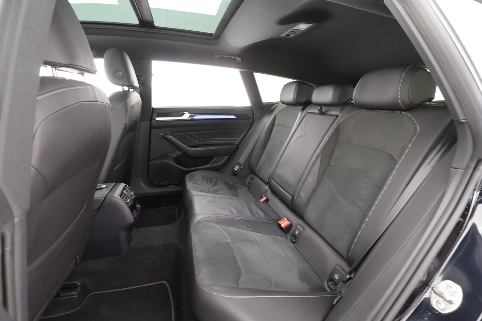 Volkswagen Arteon 2021 Shooting Brake R-Line eHybrid 160 kW DSG * Panorama / Webasto / Koukku / ACC / Adapt.LED / P.Kamera / Navi * - 1-om Suomi-auto / 2x Latauskaapelit / Kahdet renkaat - Osta nyt, maksa vasta ensi vuonna