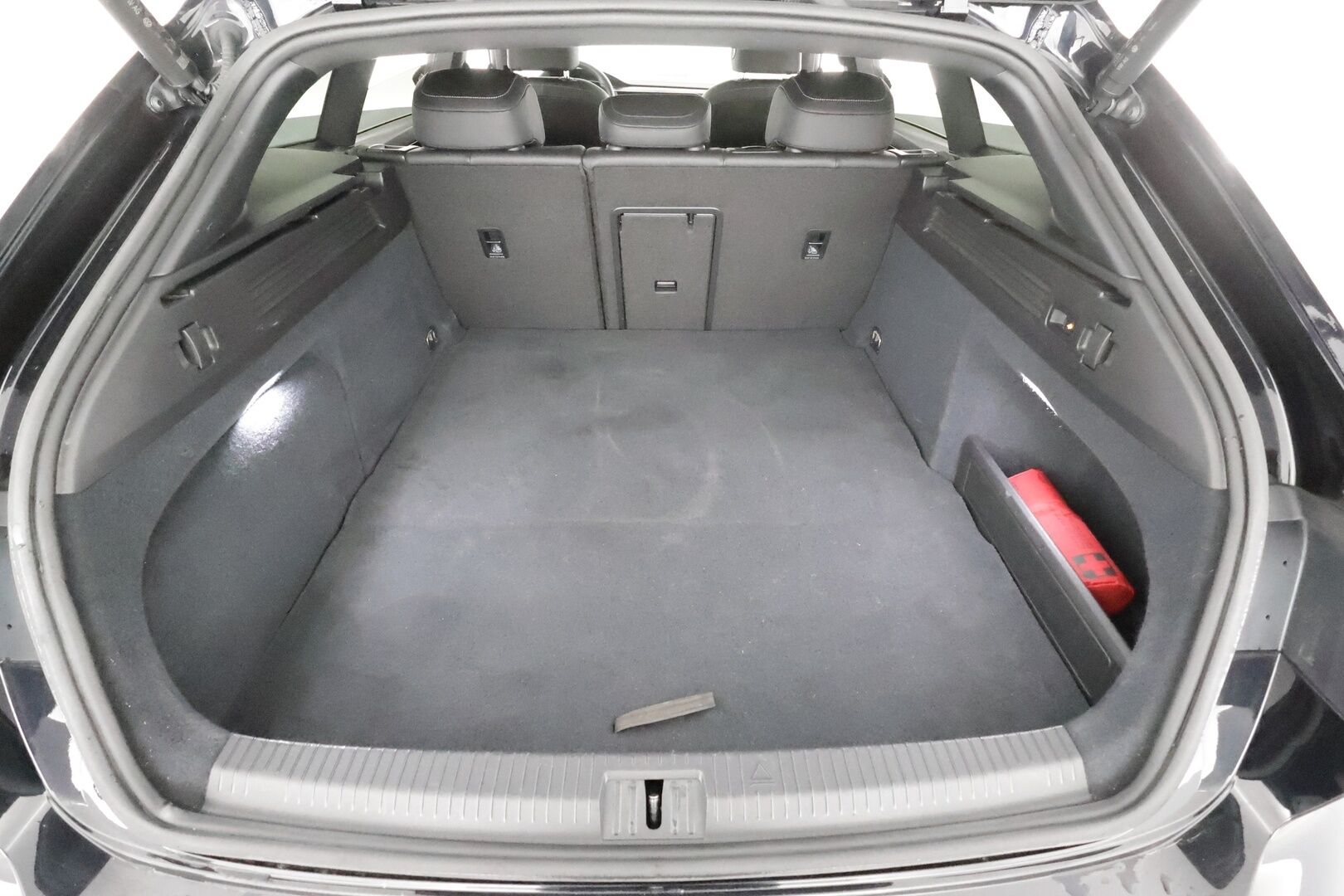 Volkswagen Arteon 2021 Shooting Brake R-Line eHybrid 160 kW DSG * Panorama / Webasto / Koukku / ACC / Adapt.LED / P.Kamera / Navi * - 1-om Suomi-auto / 2x Latauskaapelit / Kahdet renkaat - Osta nyt, maksa vasta ensi vuonna