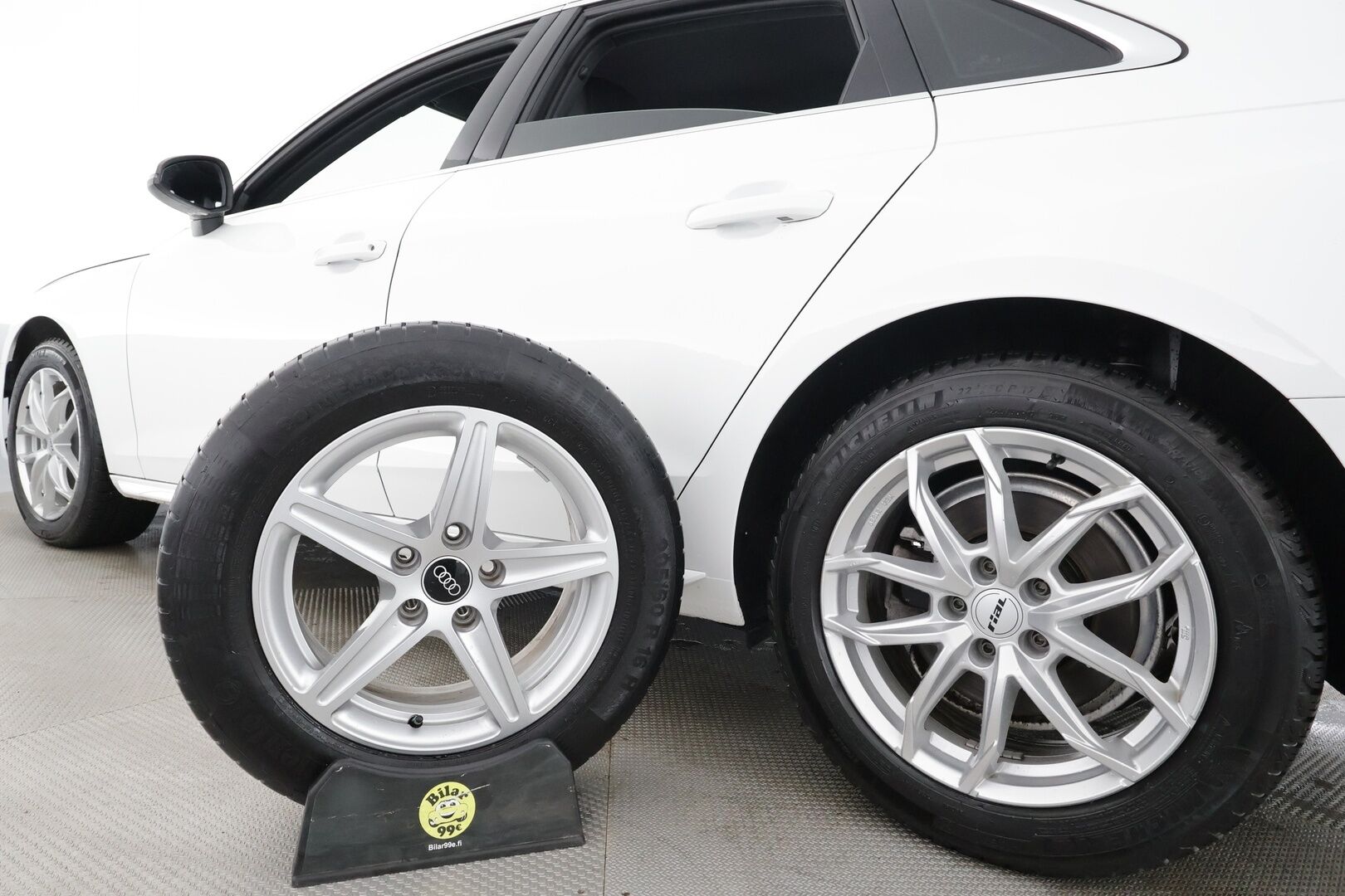Audi A4 2021 Sedan Business Advanced 35 TFSI 110 kW MHEV S tronic * ACC / Matrix-LED / P.Tutkat / SporttiPenkit * - Suomi-auto / Kahdet Renkaat / Huippu siisti! - HULLUT AVAJAISHULINAT KORKOTARJOUS 3,29 %