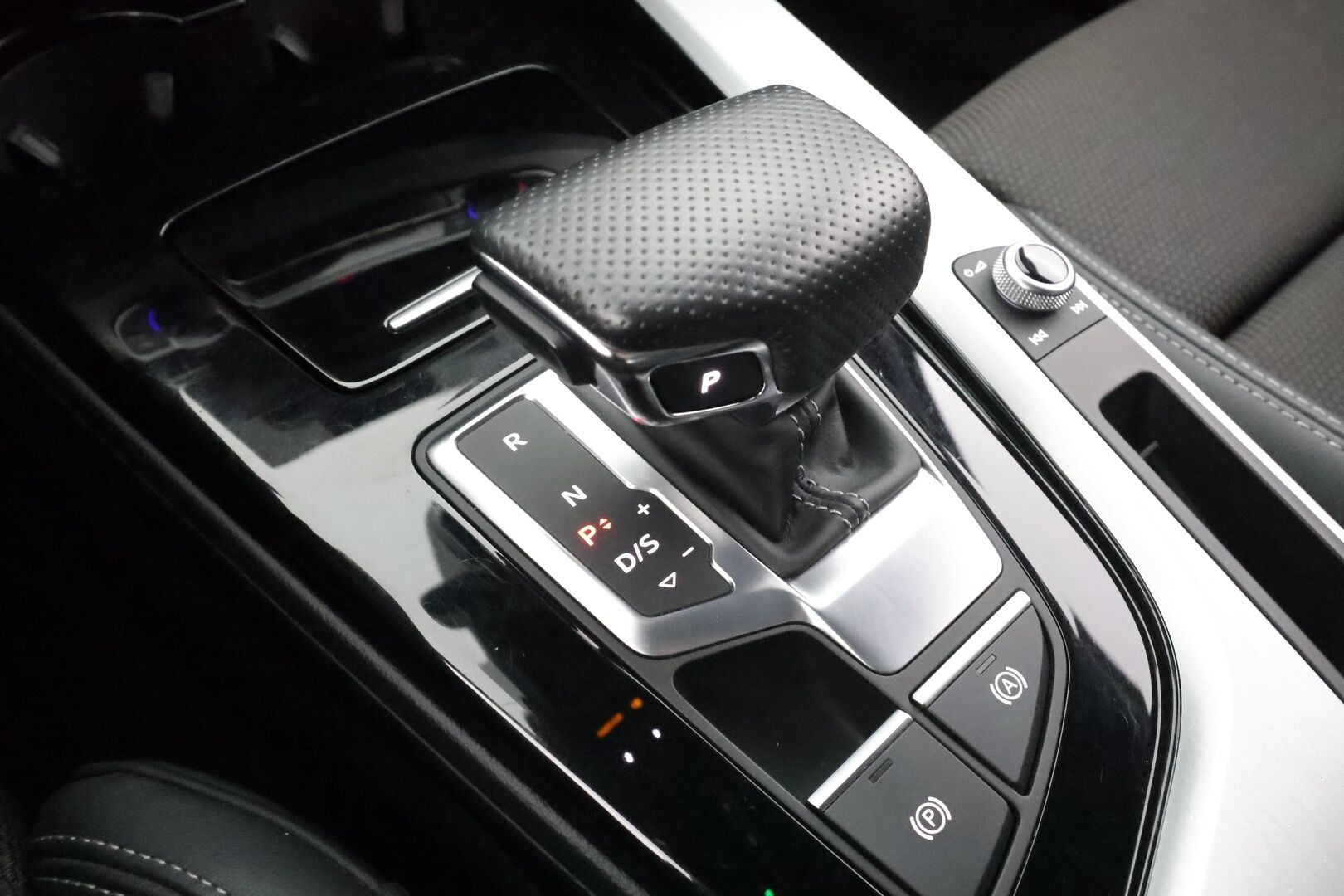 Audi A4 2021 Sedan Business Advanced 35 TFSI 110 kW MHEV S tronic * ACC / Matrix-LED / P.Tutkat / SporttiPenkit * - Suomi-auto / Kahdet Renkaat / Huippu siisti! - HULLUT AVAJAISHULINAT KORKOTARJOUS 3,29 %