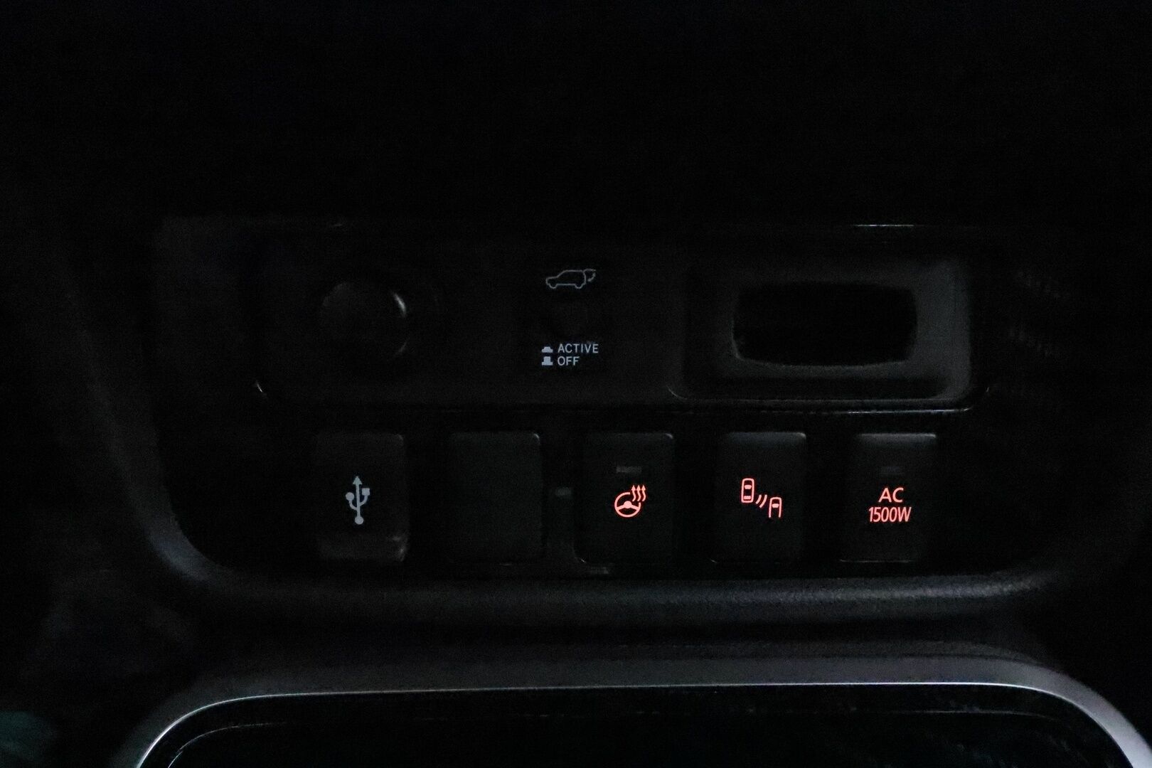 Mitsubishi Outlander PHEV 2019 Instyle 4WD 5P **Vakkari / P.kamera / Timanttinahat / Sähköpenkki / Koukku / LED** - irroitettava koukku / 2x renkaat aluvantein - HULLUT JOULUT KORKOTARJOUS 2,49% 