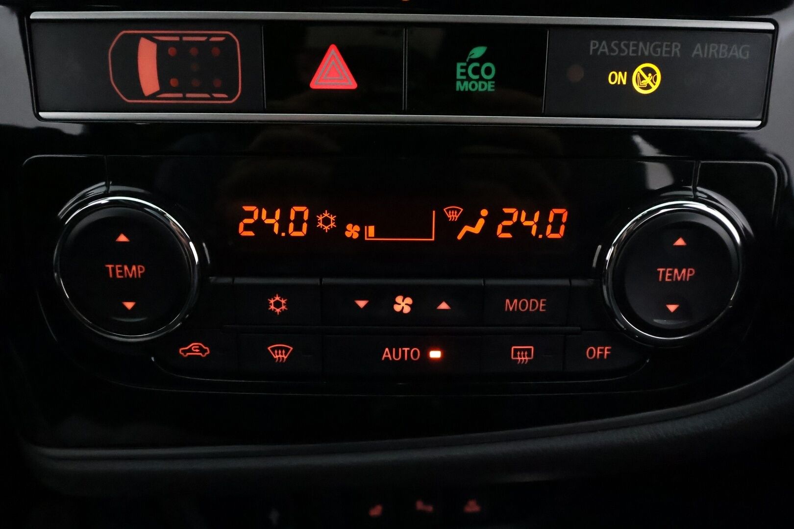 Mitsubishi Outlander PHEV 2019 Instyle 4WD 5P **Vakkari / P.kamera / Timanttinahat / Sähköpenkki / Koukku / LED** - Kahdet renkaat aluvanteilla
