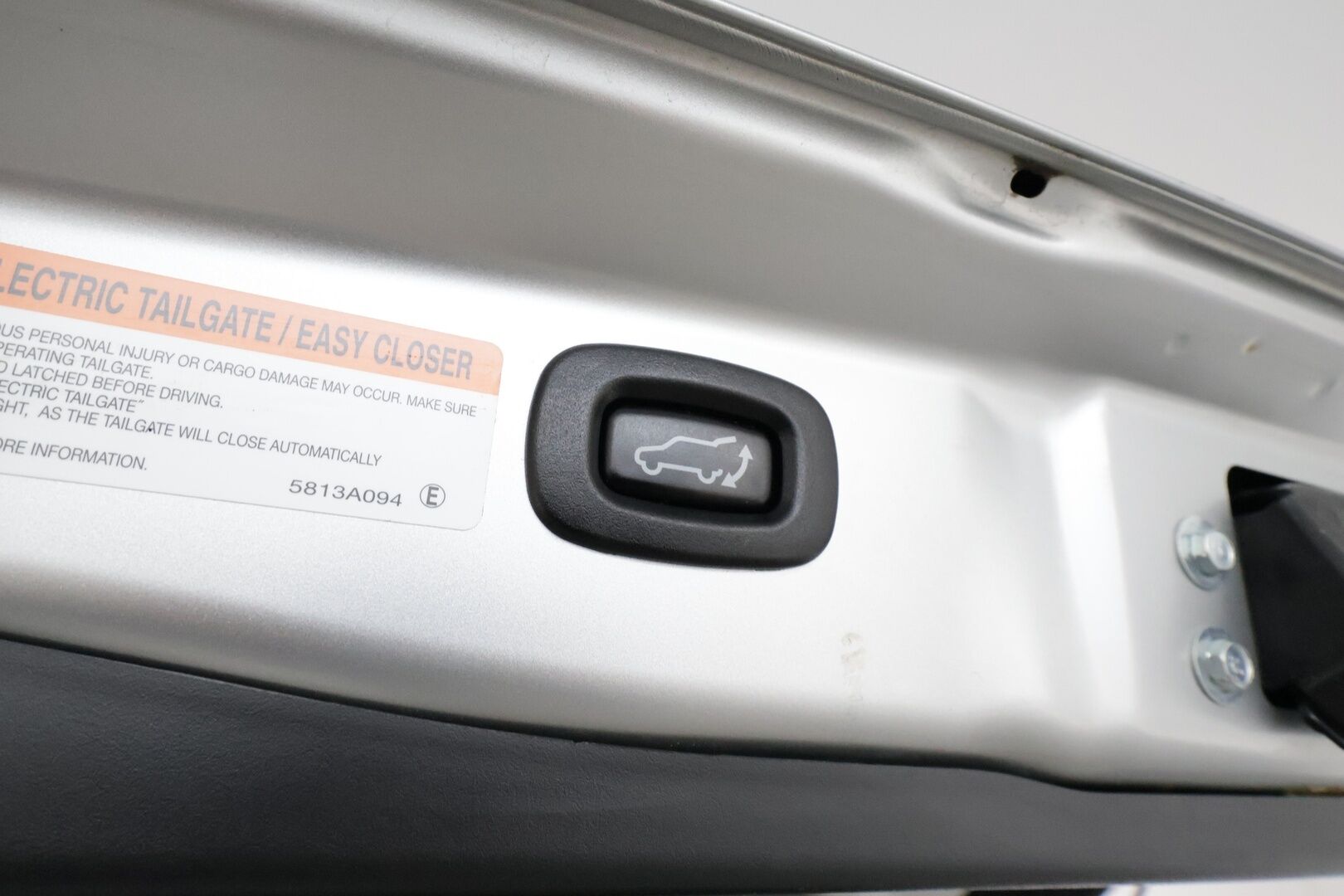 Mitsubishi Outlander PHEV 2019 Instyle 4WD 5P **Vakkari / P.kamera / Timanttinahat / Sähköpenkki / Koukku / LED** - irroitettava koukku / 2x renkaat aluvantein