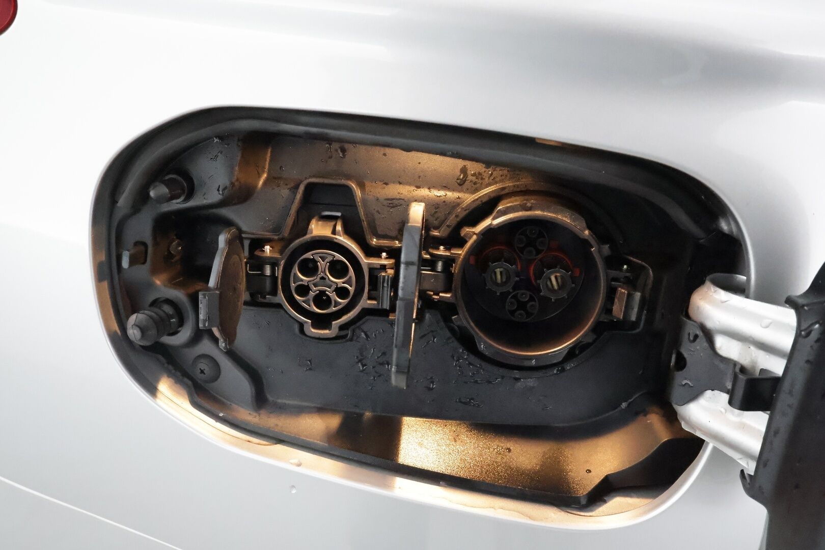 Mitsubishi Outlander PHEV 2019 Instyle 4WD 5P **Vakkari / P.kamera / Timanttinahat / Sähköpenkki / Koukku / LED** - irroitettava koukku / 2x renkaat aluvantein - HULLUT JOULUT KORKOTARJOUS 2,49% 