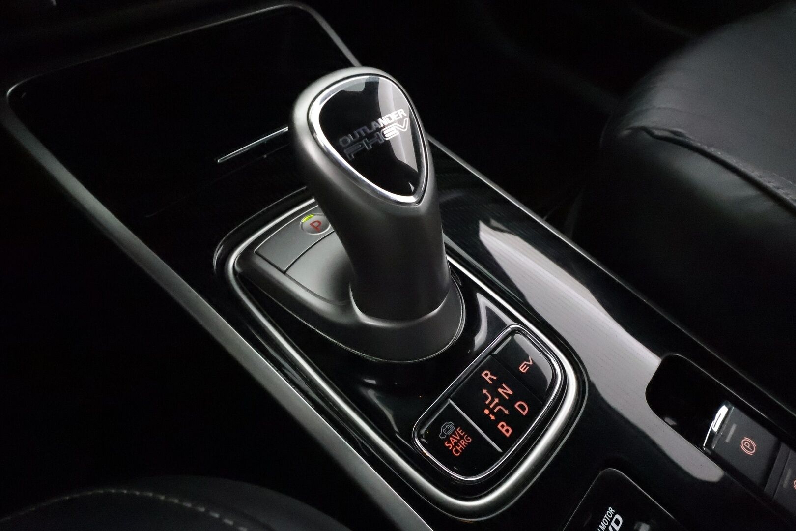Mitsubishi Outlander PHEV 2019 Instyle 4WD 5P **Vakkari / P.kamera / Timanttinahat / Sähköpenkki / Koukku / LED** - Kahdet renkaat aluvanteilla