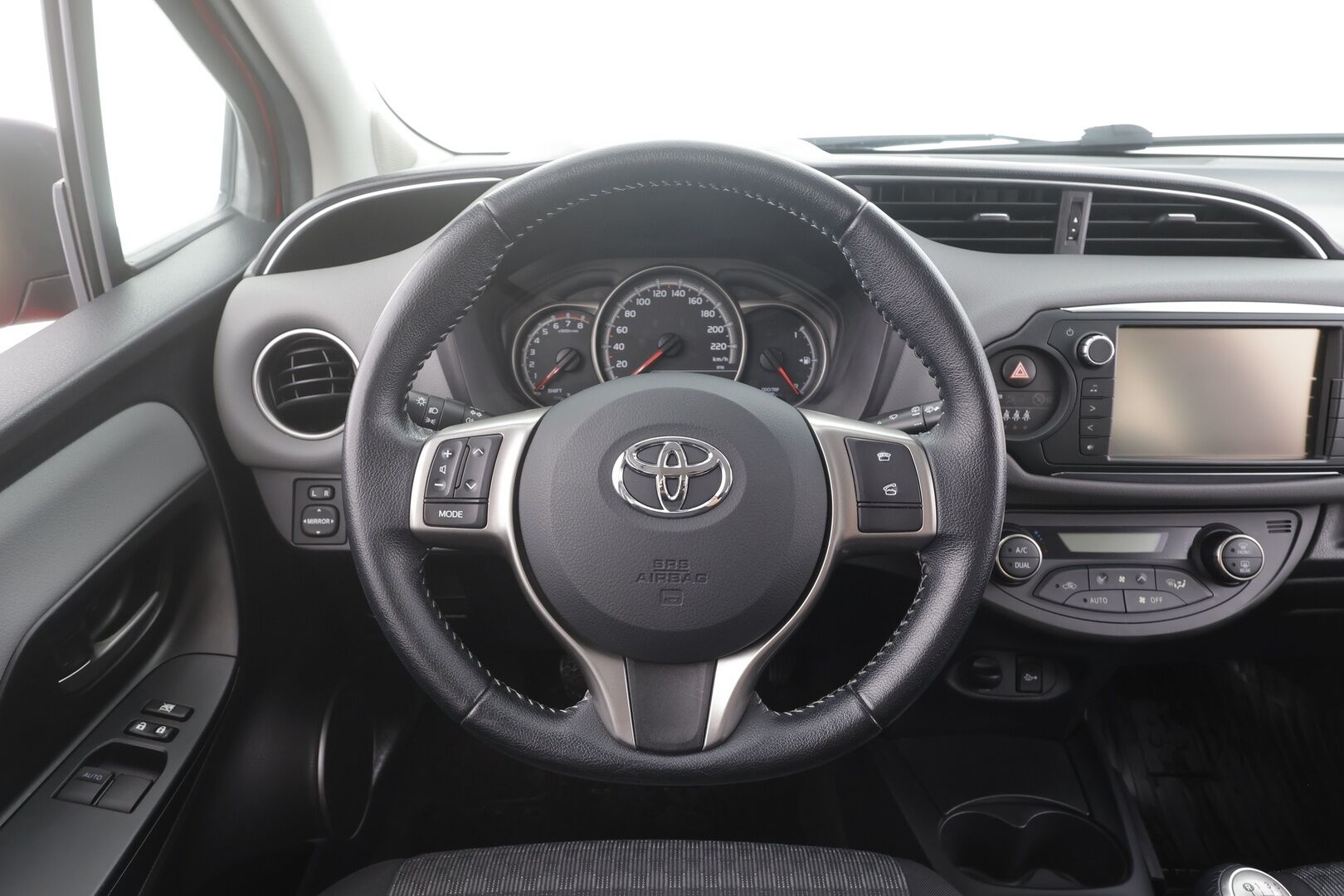 Toyota Yaris 2016 1,33 Dual VVT-i Active 5ov - | Lohko&Sisätilanlämmitin | P.Kamera | Bluetooth | Facelift | Kahdet renkaat | 