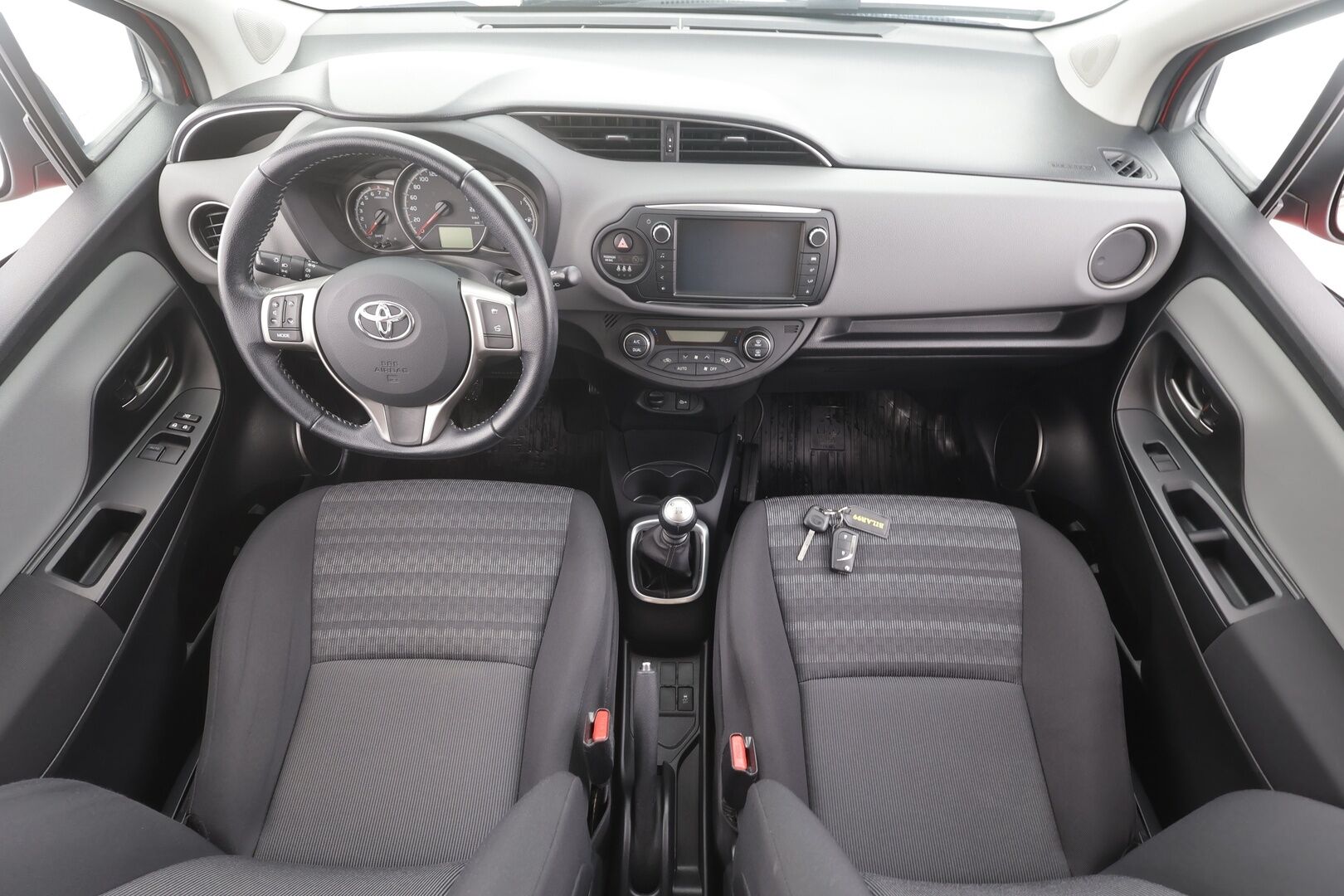 Toyota Yaris 2016 1,33 Dual VVT-i Active 5ov - | Lohko&Sisätilanlämmitin | P.Kamera | Bluetooth | Facelift | Kahdet renkaat | 