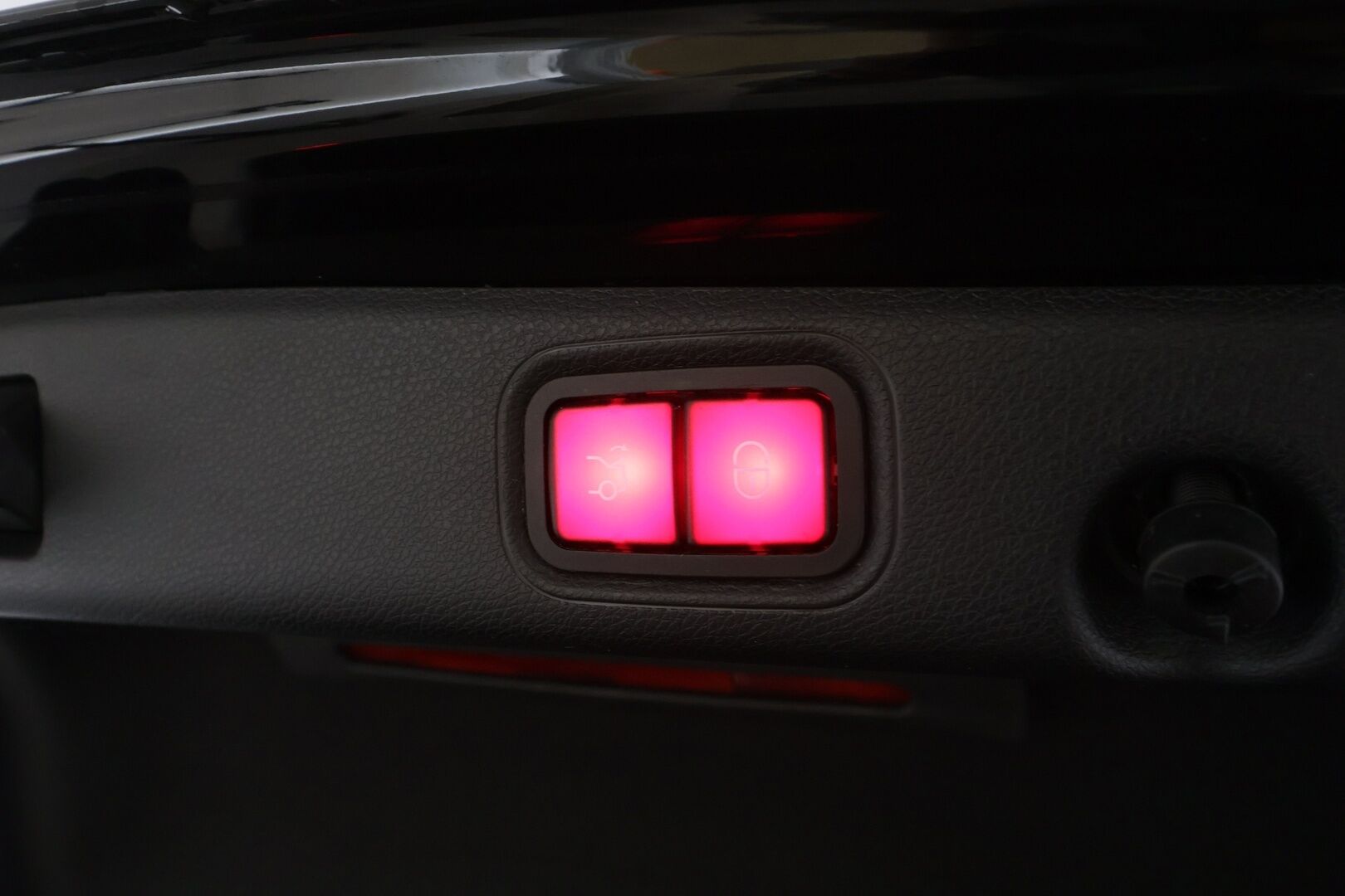 Mercedes-Benz E 2022 220 d 4MATIC A Business Avantgarde * Distronic+ / 360° / Multibeam / Webasto / Koukku / Widescreen / KeylessGo / Navi * - Suomi-auto / Kahdet renkaat aluvanteilla / Merkkihuollettu 