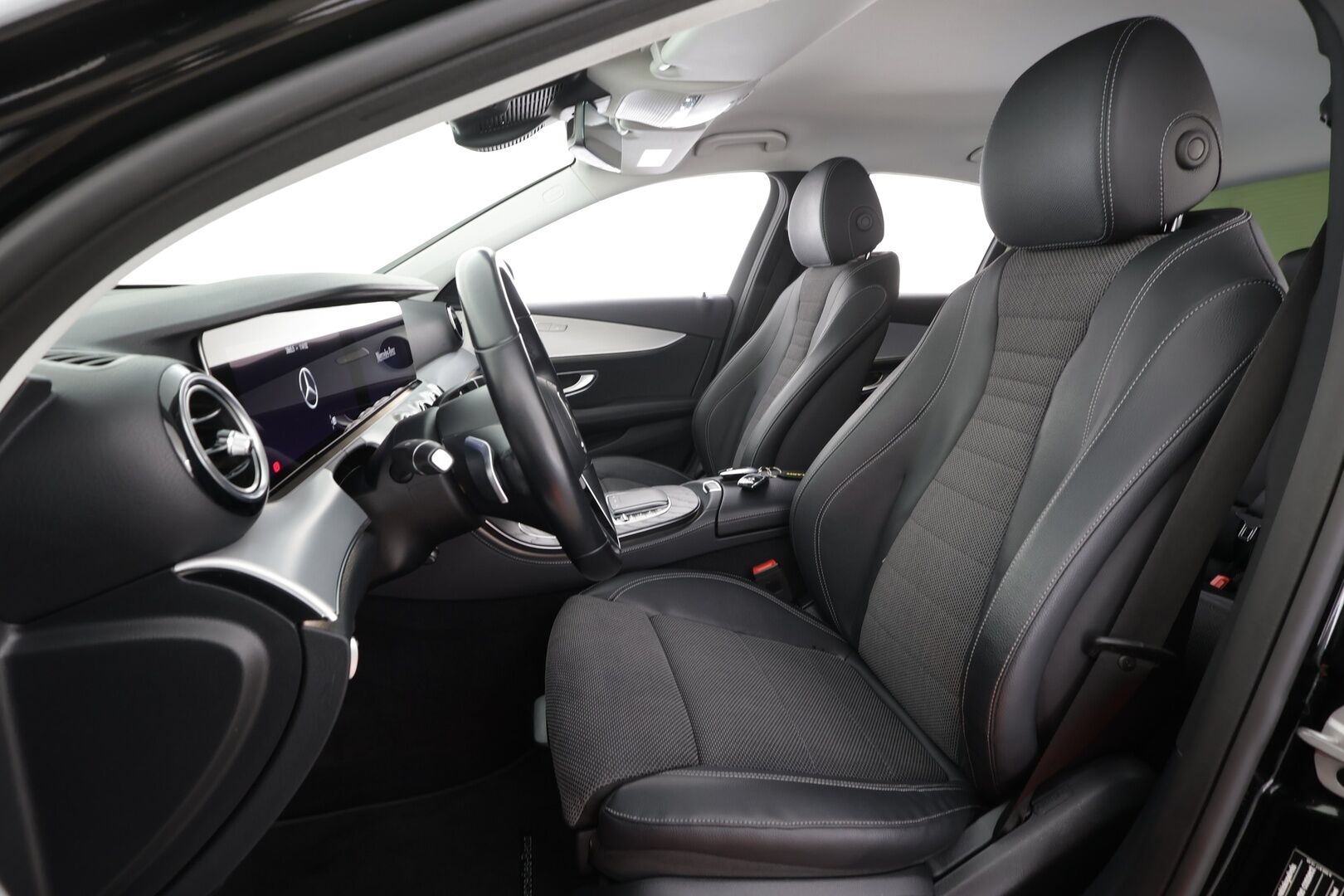 Mercedes-Benz E 2022 220 d 4MATIC A Business Avantgarde * Distronic+ / 360° / Multibeam / Webasto / Koukku / Widescreen / KeylessGo / Navi * - Suomi-auto / Kahdet renkaat aluvanteilla / Merkkihuollettu 