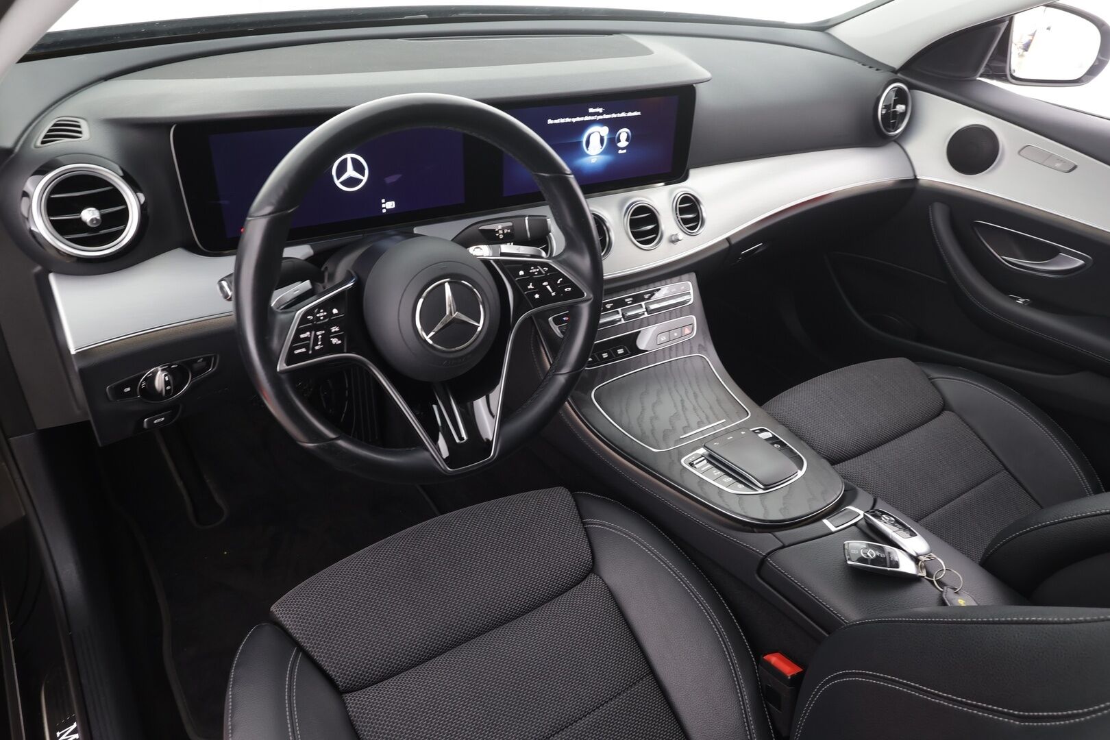 Mercedes-Benz E 2022 220 d 4MATIC A Business Avantgarde * Distronic+ / 360° / Multibeam / Webasto / Koukku / Widescreen / KeylessGo / Navi * - Suomi-auto / Kahdet renkaat aluvanteilla / Merkkihuollettu 