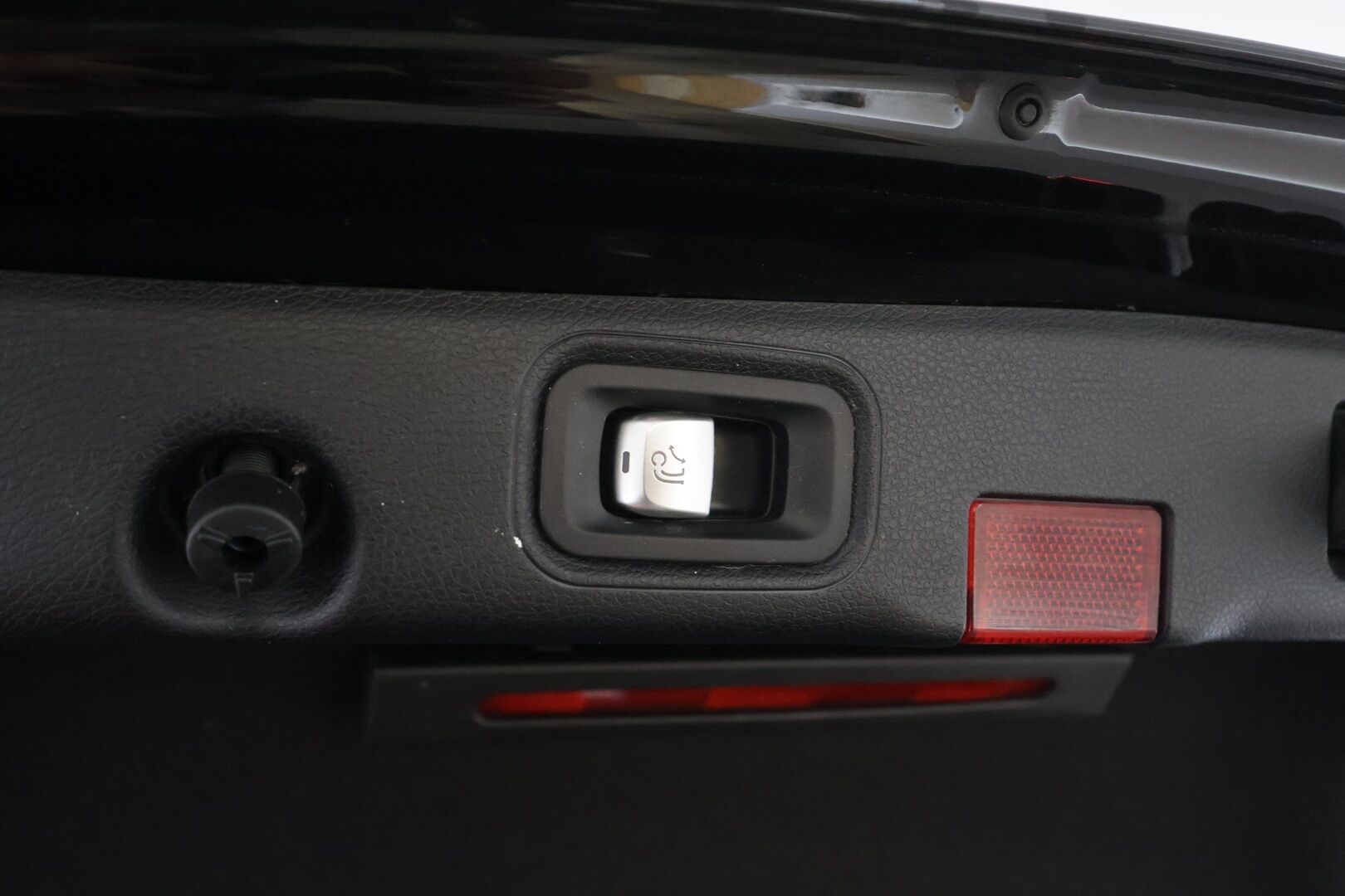 Mercedes-Benz E 2022 220 d 4MATIC A Business Avantgarde * Distronic+ / 360° / Multibeam / Webasto / Koukku / Widescreen / KeylessGo / Navi * - Suomi-auto / Kahdet renkaat aluvanteilla / Merkkihuollettu 