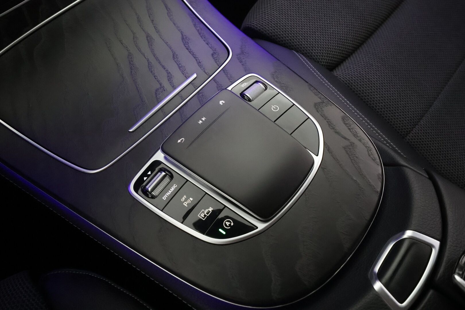 Mercedes-Benz E 2022 220 d 4MATIC A Business Avantgarde * Distronic+ / 360° / Multibeam / Webasto / Koukku / Widescreen / KeylessGo / Navi * - Suomi-auto / Kahdet renkaat aluvanteilla / Merkkihuollettu 