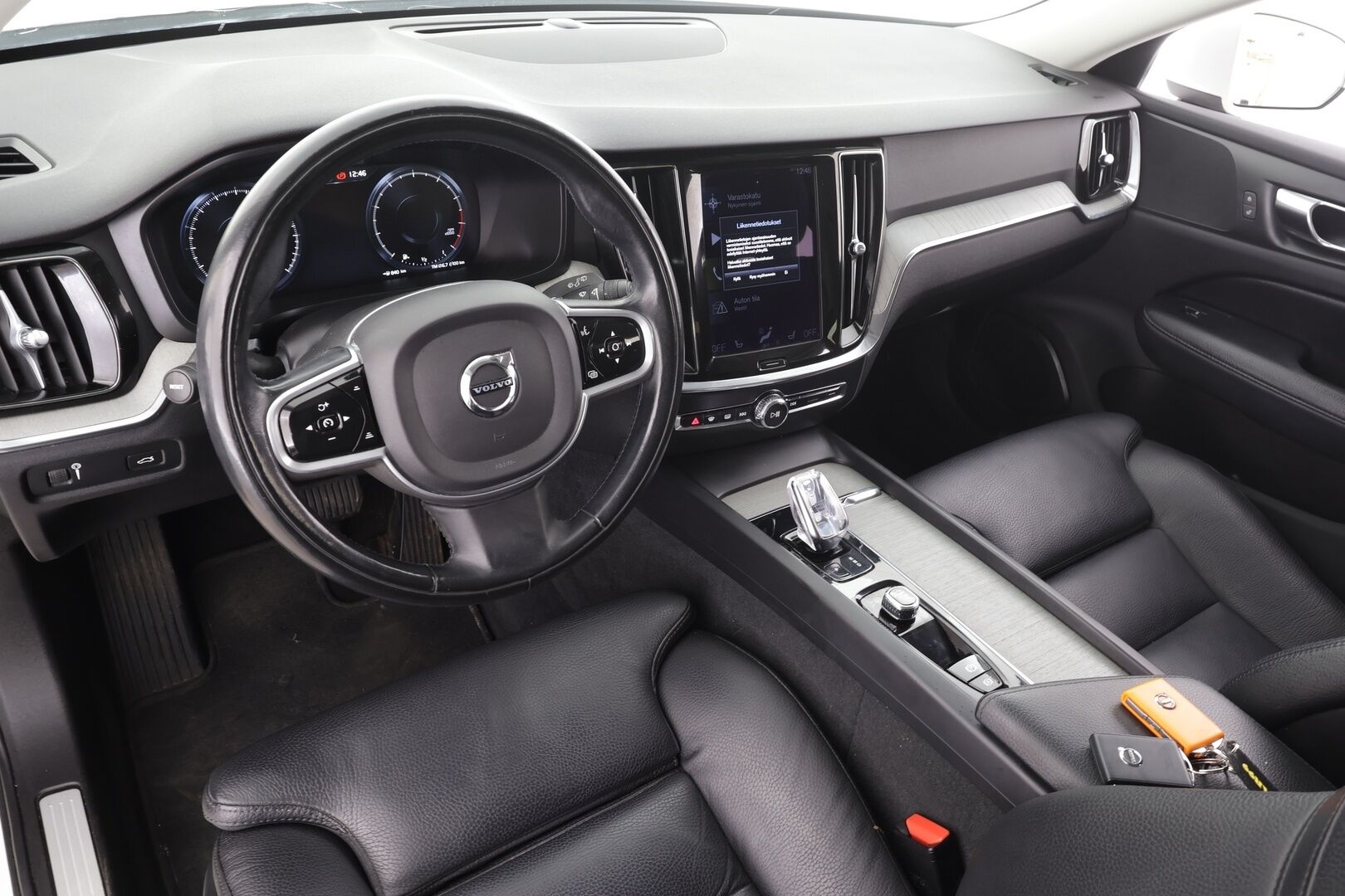 Volvo V60 2022 B3 MHEV Business Inscription Edition DCT aut * ACC / P.Kamera / Full LED / Navi / Webasto / Muistipenkki / Nahat * - 1.Om Suomi-auto / Kahdet renkaat aluvanteilla / Merkkihuollettu - HULLUT AVAJAISHULINAT KORKOTARJOUS 3,29 %