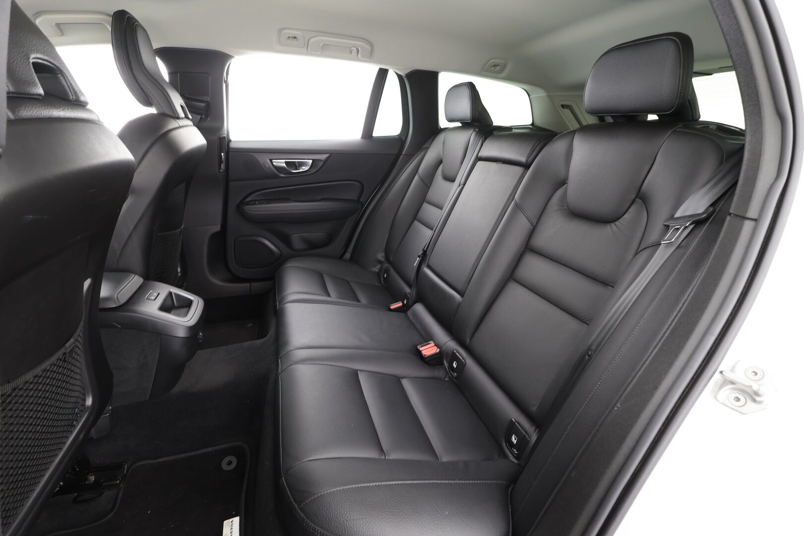 Volvo V60 2022 B3 MHEV Business Inscription Edition DCT aut * ACC / P.Kamera / Full LED / Navi / Webasto / Muistipenkki / Nahat * - 1.Om Suomi-auto / Kahdet renkaat aluvanteilla / Merkkihuollettu - HULLUT AVAJAISHULINAT KORKOTARJOUS 3,29 %