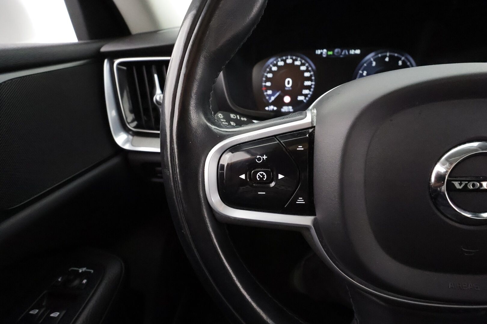 Volvo V60 2022 B3 MHEV Business Inscription Edition DCT aut * ACC / P.Kamera / Full LED / Navi / Webasto / Muistipenkki / Nahat * - 1.Om Suomi-auto / Kahdet renkaat aluvanteilla / Merkkihuollettu - HULLUT AVAJAISHULINAT KORKOTARJOUS 3,29 %