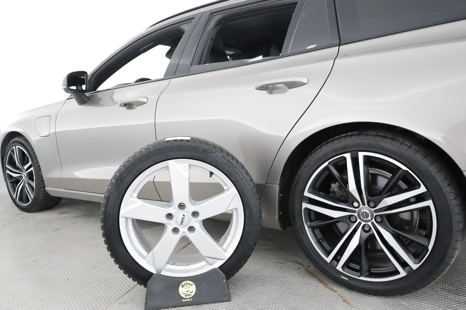 Volvo V60 2022 T6 TwE AWD Business R-Design aut - Webasto / Adapt.Vakkari / Harman&Kardon / Peruutuskamera / Vetokoukku / Navi / Nahkasisusta / Merkkihuollot / Supervarusteltu! - HULLUT BLACKWEEK JATKOT - KORKOTARJOUS 2,49%