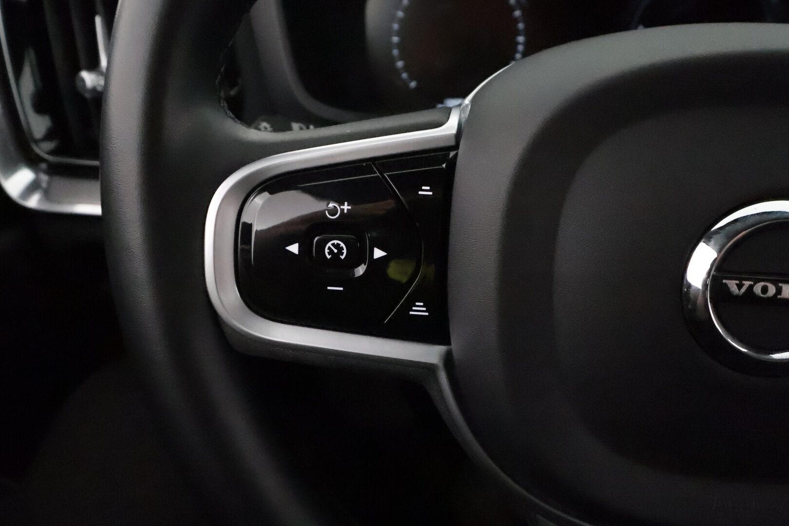 Volvo V60 2022 T6 TwE AWD Business R-Design aut - Webasto / Adapt.Vakkari / Harman&Kardon / Peruutuskamera / Vetokoukku / Navi / Nahkasisusta / Merkkihuollot / Supervarusteltu!