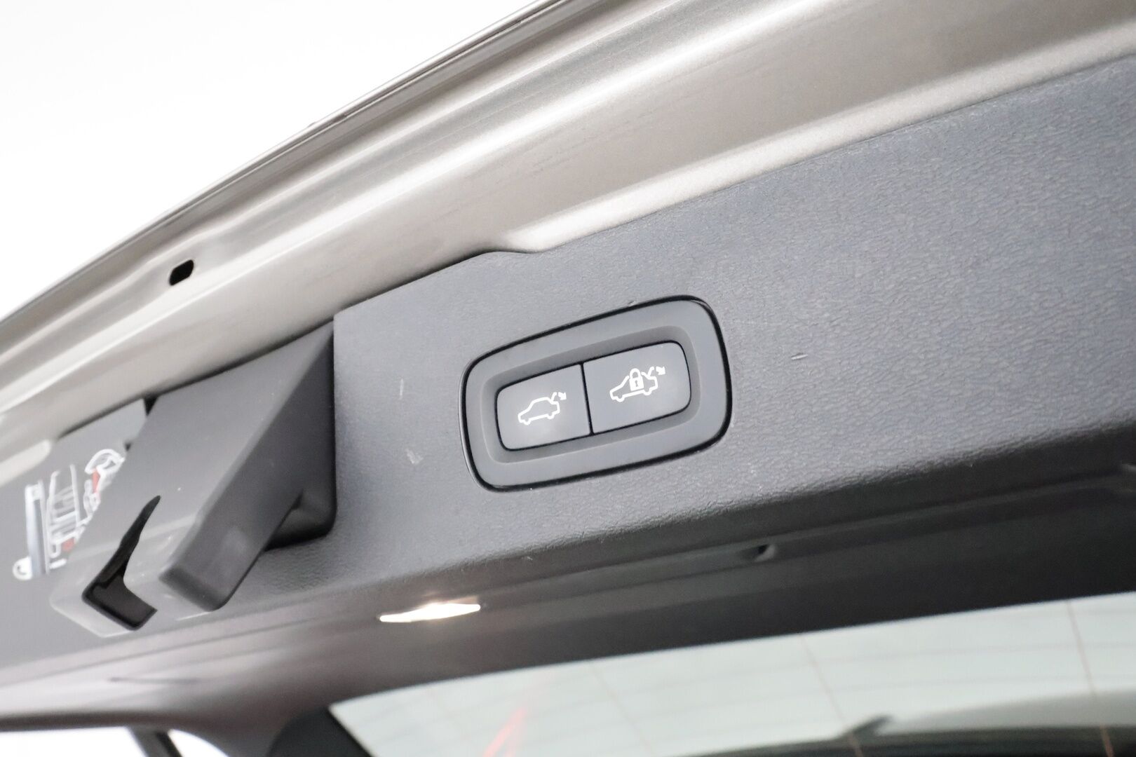 Volvo V60 2022 T6 TwE AWD Business R-Design aut - Webasto / Adapt.Vakkari / Harman&Kardon / Peruutuskamera / Vetokoukku / Navi / Nahkasisusta / Merkkihuollot / Supervarusteltu!