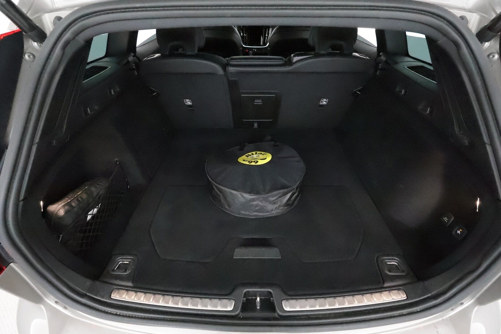 Volvo V60 2022 T6 TwE AWD Business R-Design aut **Webasto / Koukku / H&K / ACC / Full-LED / P.Kamera / Sporttipenkki Muistilla** - 3,99 % KORKOTARJOUS TÄHÄN AUTOON - 2x Latauskaapelit / Kahdet Renkaat / Merkkihuollettu!