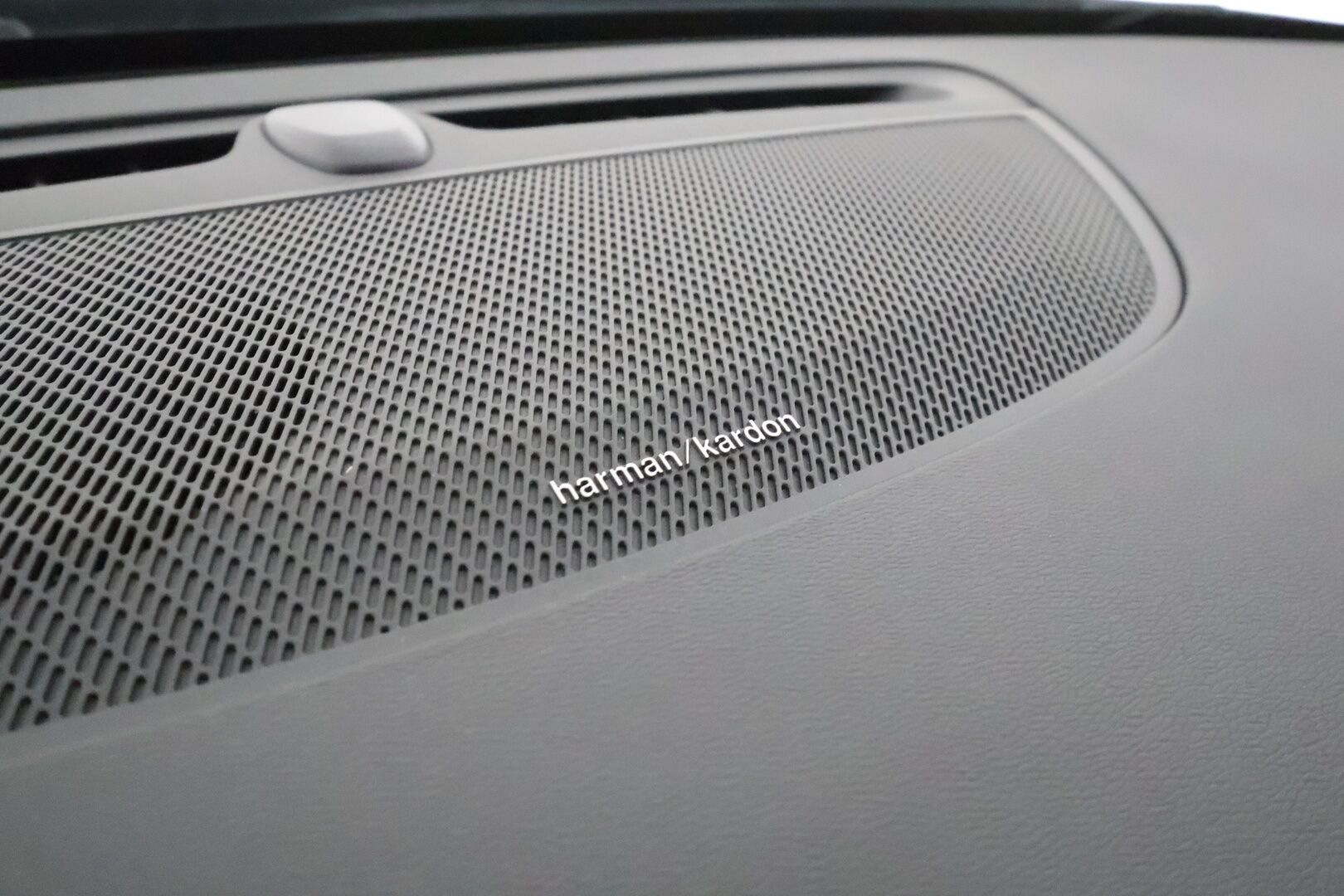 Volvo V60 2022 T6 TwE AWD Business R-Design aut - Webasto / Adapt.Vakkari / Harman&Kardon / Peruutuskamera / Vetokoukku / Navi / Nahkasisusta / Merkkihuollot / Supervarusteltu!