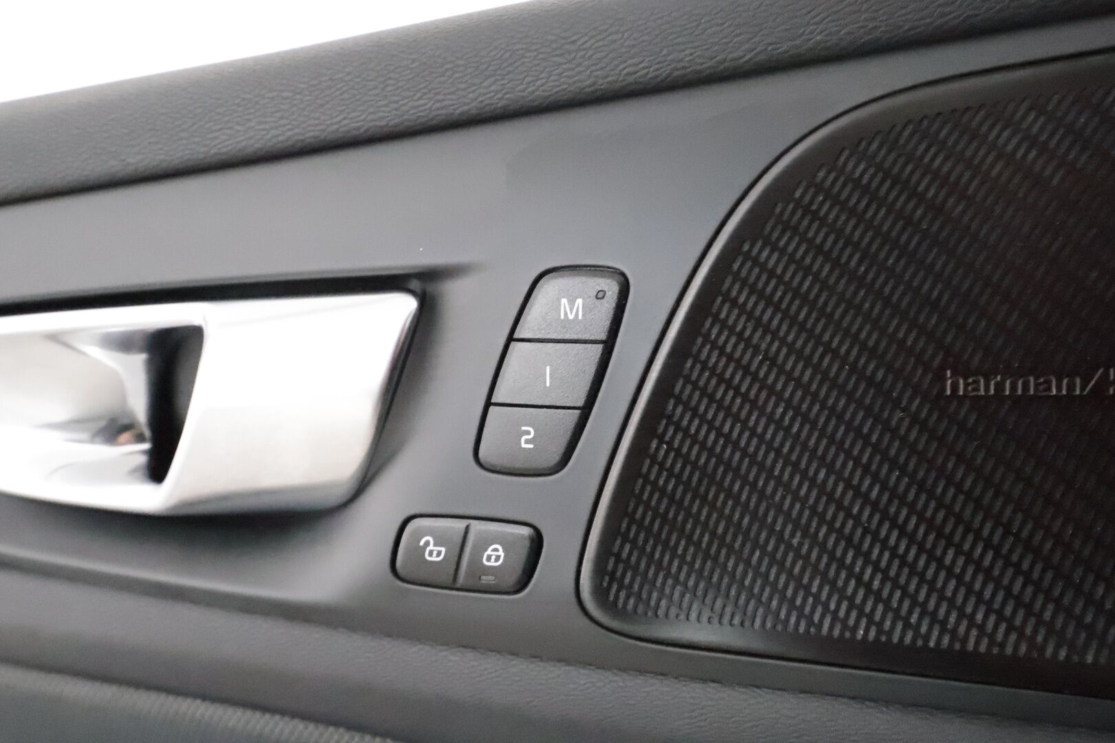 Volvo V60 2022 T6 TwE AWD Business R-Design aut - Webasto / Adapt.Vakkari / Harman&Kardon / Peruutuskamera / Vetokoukku / Navi / Nahkasisusta / Merkkihuollot / Supervarusteltu!