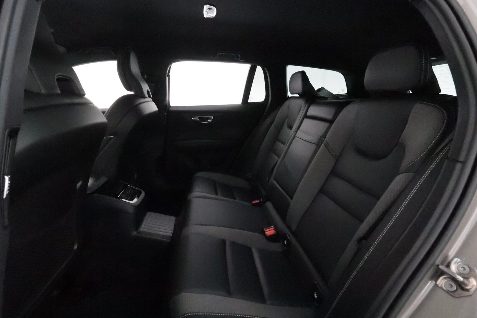 Volvo V60 2022 T6 TwE AWD Business R-Design aut - Webasto / Adapt.Vakkari / Harman&Kardon / Peruutuskamera / Vetokoukku / Navi / Nahkasisusta / Merkkihuollot / Supervarusteltu!