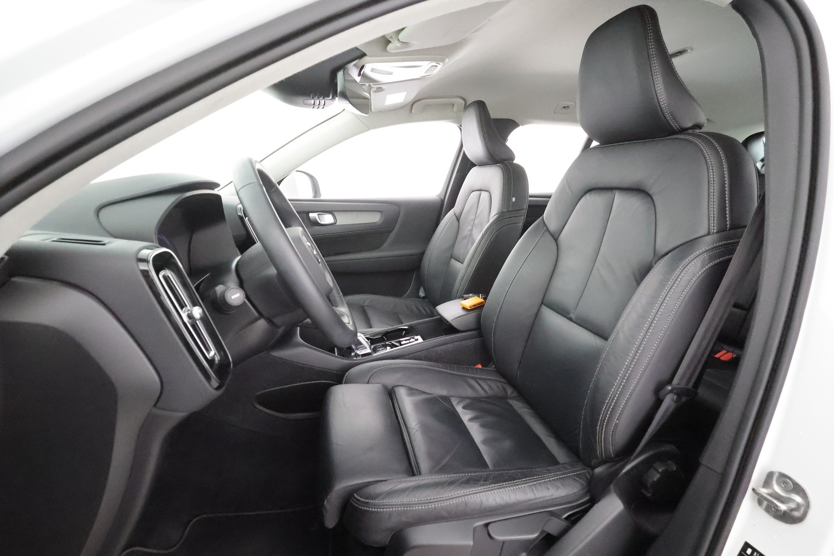 Volvo XC40 2022 T5 TwE Business Inscription Edition aut - | Webasto | Koukku | ACC | LED | P.Kamera | Sporttinahat | Kaistavahti | Keyless | Suomi-auto | Kahdet renkaat | Merkkihuollot | 2x Latauskaapelit |
