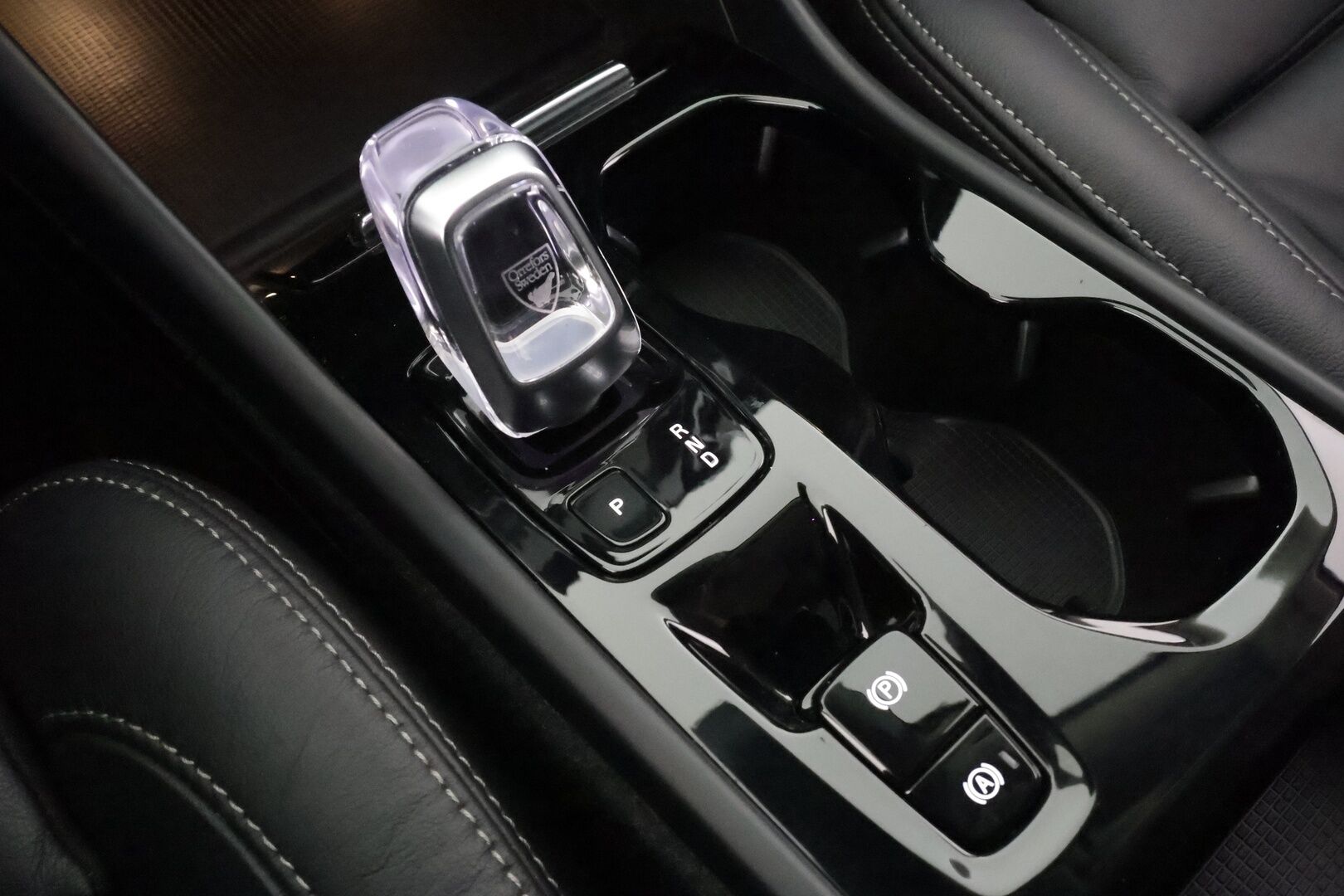 Volvo XC40 2022 T5 TwE Business Inscription Edition aut - | Webasto | Koukku | ACC | LED | P.Kamera | Sporttinahat | Kaistavahti | Keyless | Suomi-auto | Kahdet renkaat | Merkkihuollot | 2x Latauskaapelit |