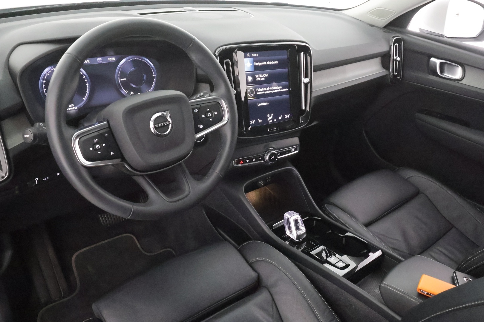 Volvo XC40 2022 T5 TwE Business Inscription Edition aut - | Webasto | Koukku | ACC | LED | P.Kamera | Sporttinahat | Kaistavahti | Keyless | Suomi-auto | Kahdet renkaat | Merkkihuollot | 2x Latauskaapelit |