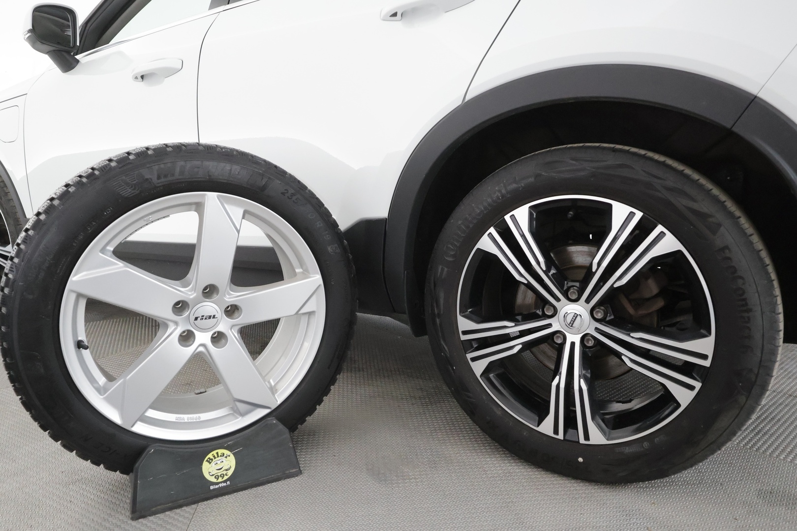 Volvo XC40 2022 T5 TwE Business Inscription Edition aut - | Webasto | Koukku | ACC | LED | P.Kamera | Sporttinahat | Kaistavahti | Keyless | Suomi-auto | Kahdet renkaat | Merkkihuollot | 2x Latauskaapelit |