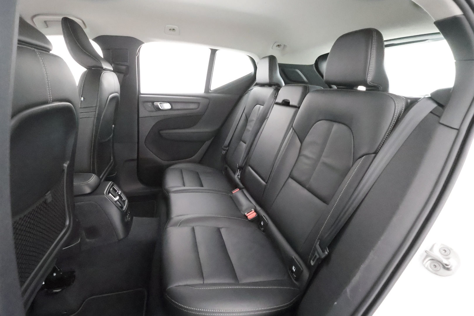 Volvo XC40 2022 T5 TwE Business Inscription Edition aut - | Webasto | Koukku | ACC | LED | P.Kamera | Sporttinahat | Kaistavahti | Keyless | Suomi-auto | Kahdet renkaat | Merkkihuollot | 2x Latauskaapelit |