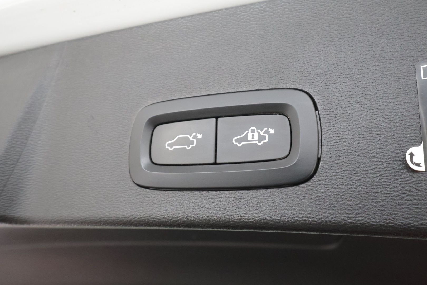 Volvo XC40 2022 T5 TwE Business Inscription Edition aut - | Webasto | Koukku | ACC | LED | P.Kamera | Sporttinahat | Kaistavahti | Keyless | Suomi-auto | Kahdet renkaat | Merkkihuollot | 2x Latauskaapelit |