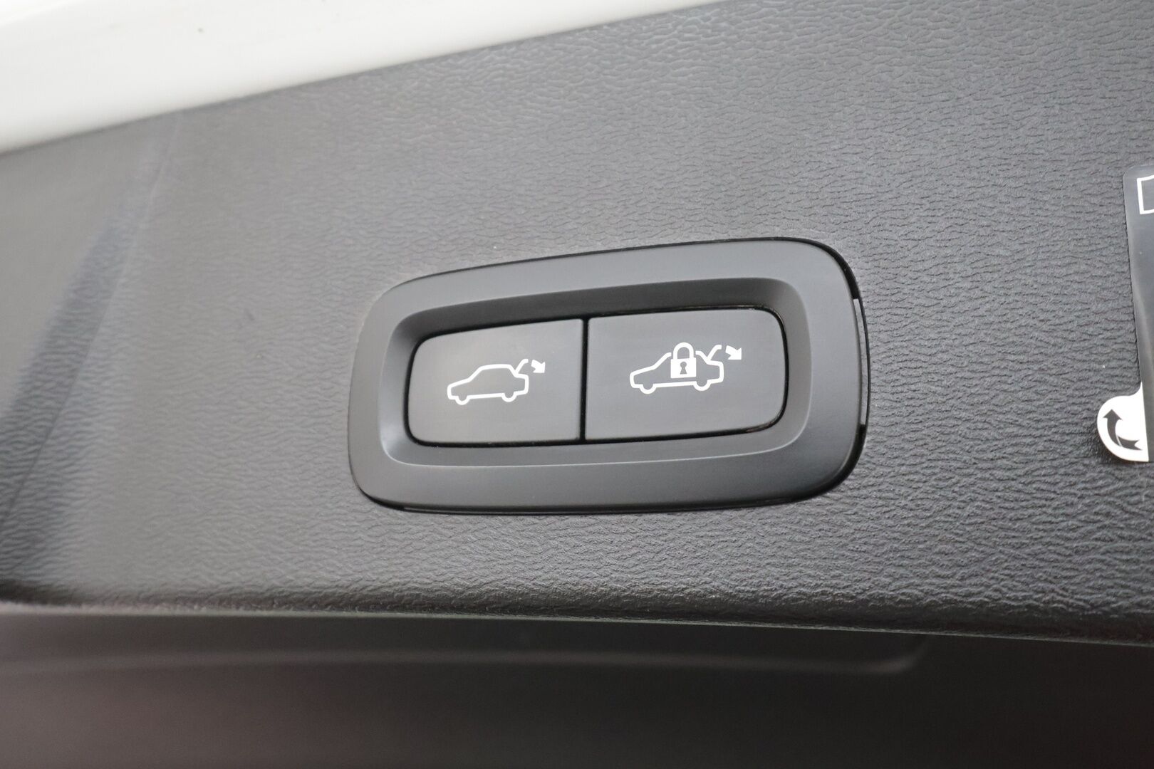 Volvo XC40 2022 T5 TwE Business Inscription Edition aut - | Webasto | Koukku | ACC | LED | P.Kamera | Sporttinahat | Kaistavahti | Keyless | Suomi-auto | Kahdet renkaat | Merkkihuollot | 2x Latauskaapelit |