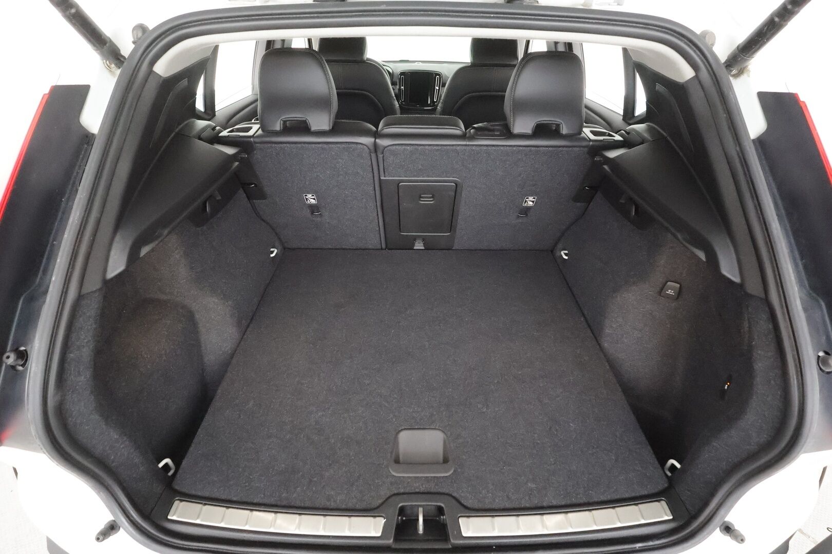 Volvo XC40 2022 T5 TwE Business Inscription Edition aut - | Webasto | Koukku | ACC | LED | P.Kamera | Sporttinahat | Kaistavahti | Keyless | Suomi-auto | Kahdet renkaat | Merkkihuollot | 2x Latauskaapelit |